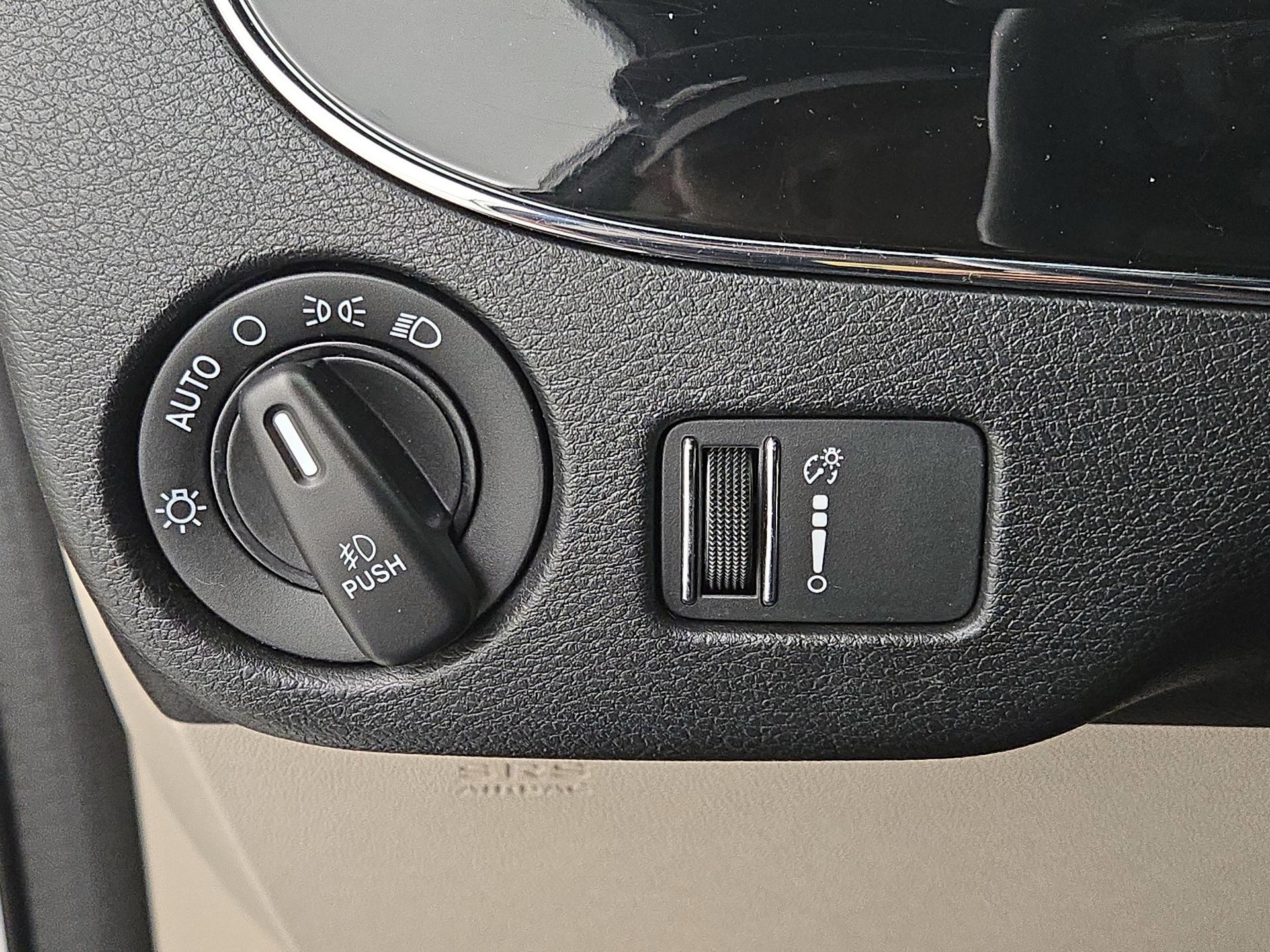 Thumbnail: 2020 Dodge Grand Caravan - 11