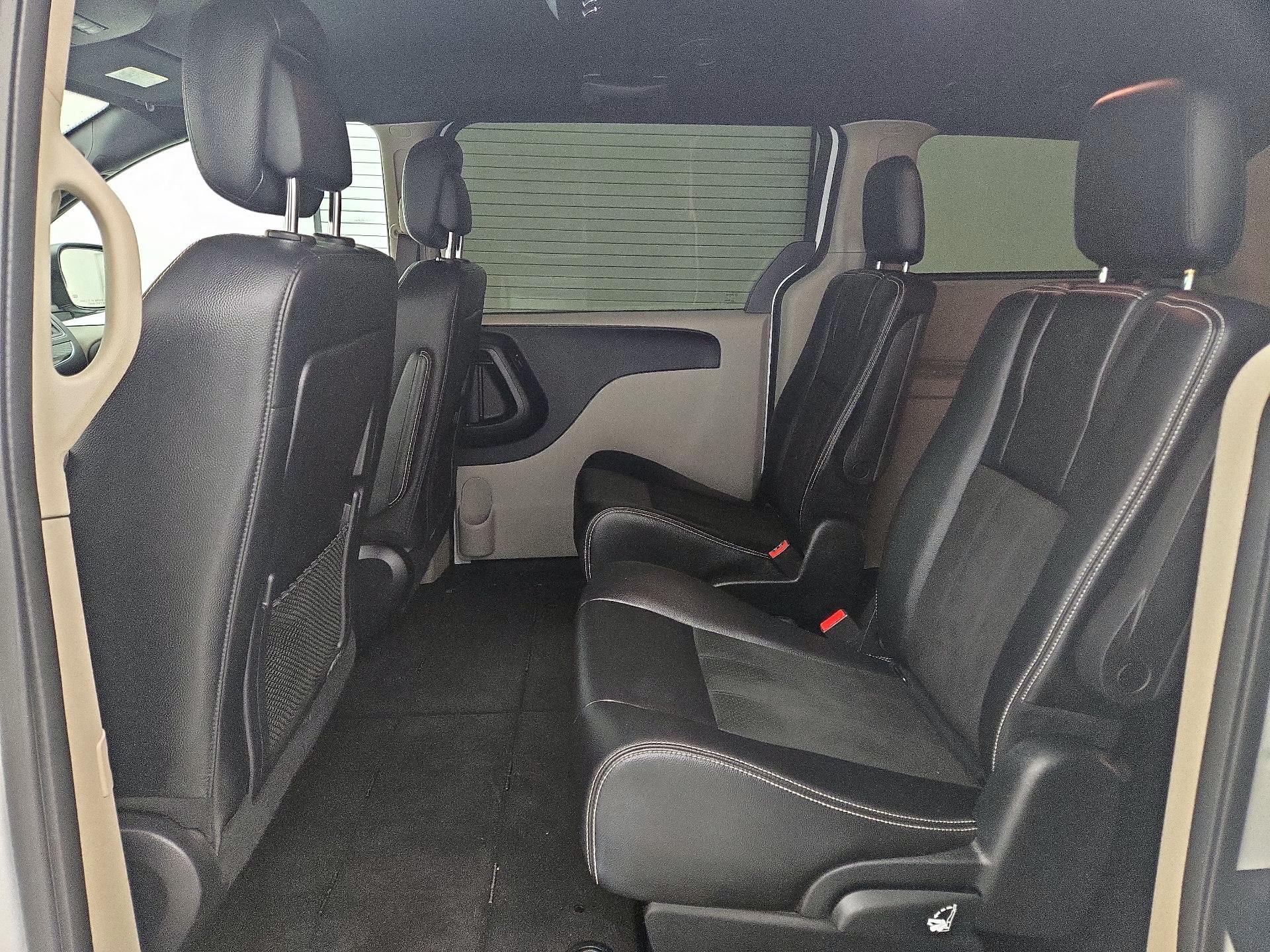 Thumbnail: 2020 Dodge Grand Caravan - 17