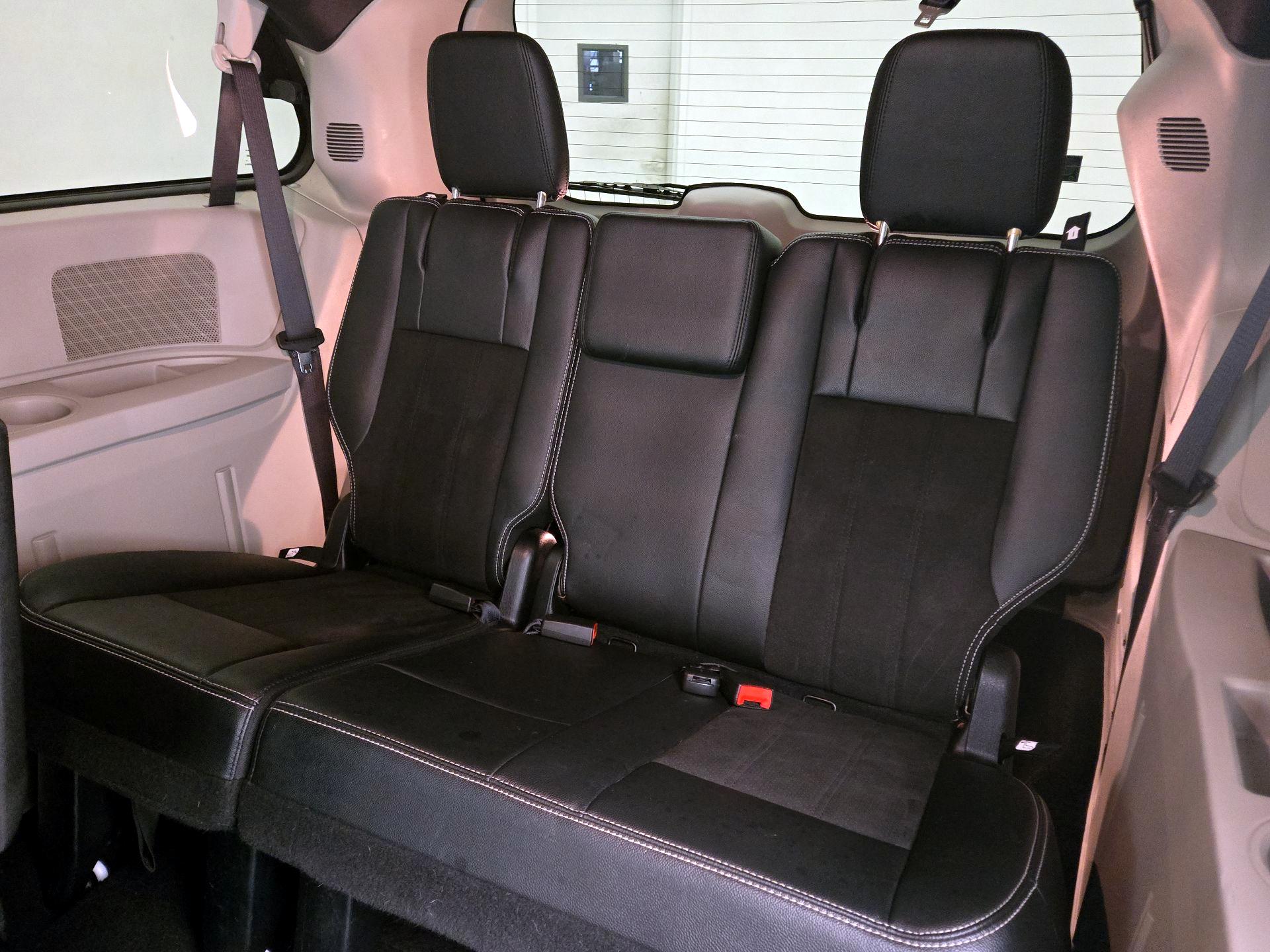 Thumbnail: 2020 Dodge Grand Caravan - 18