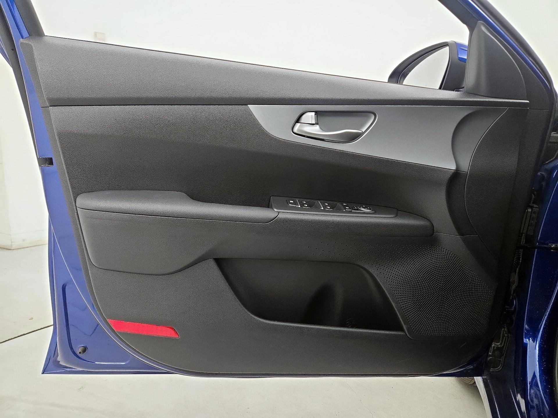 Thumbnail: 2021 Kia Forte - 12