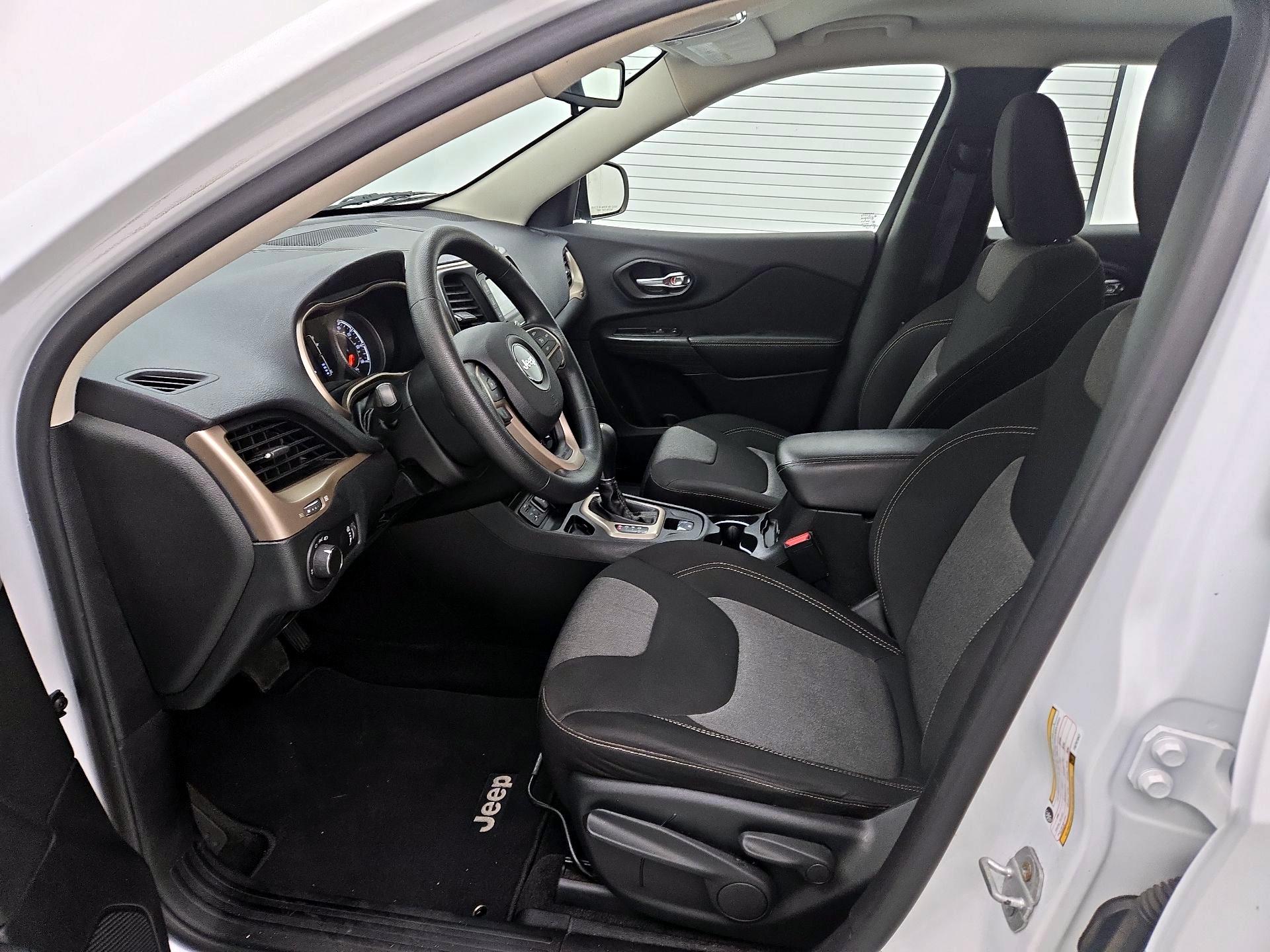 Thumbnail: 2015 Jeep Cherokee - 11