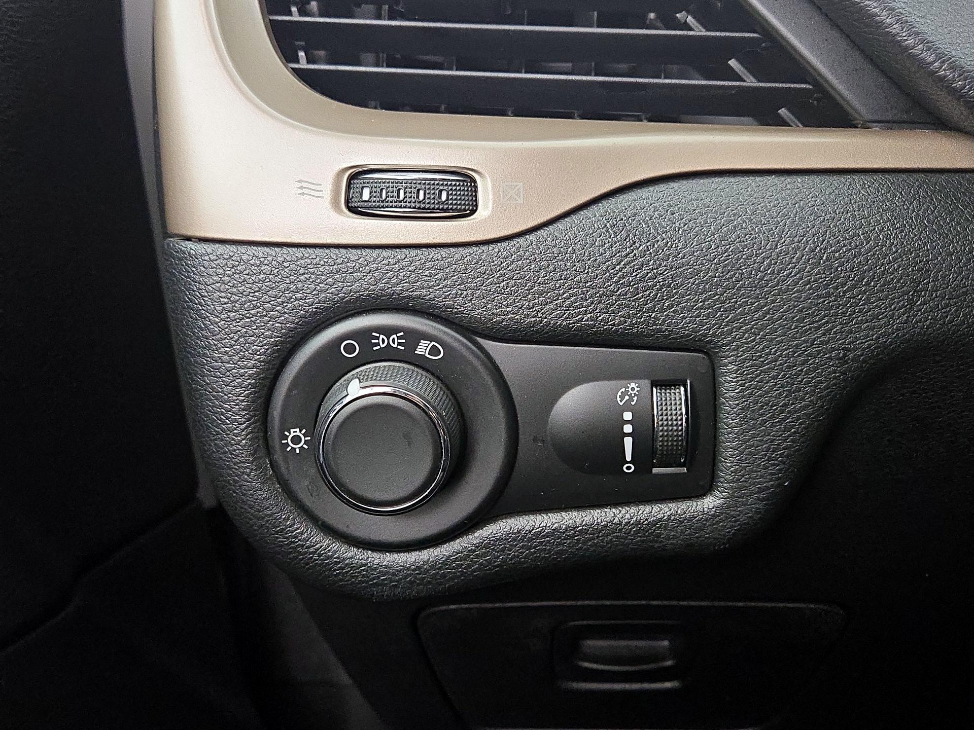 Thumbnail: 2015 Jeep Cherokee - 13