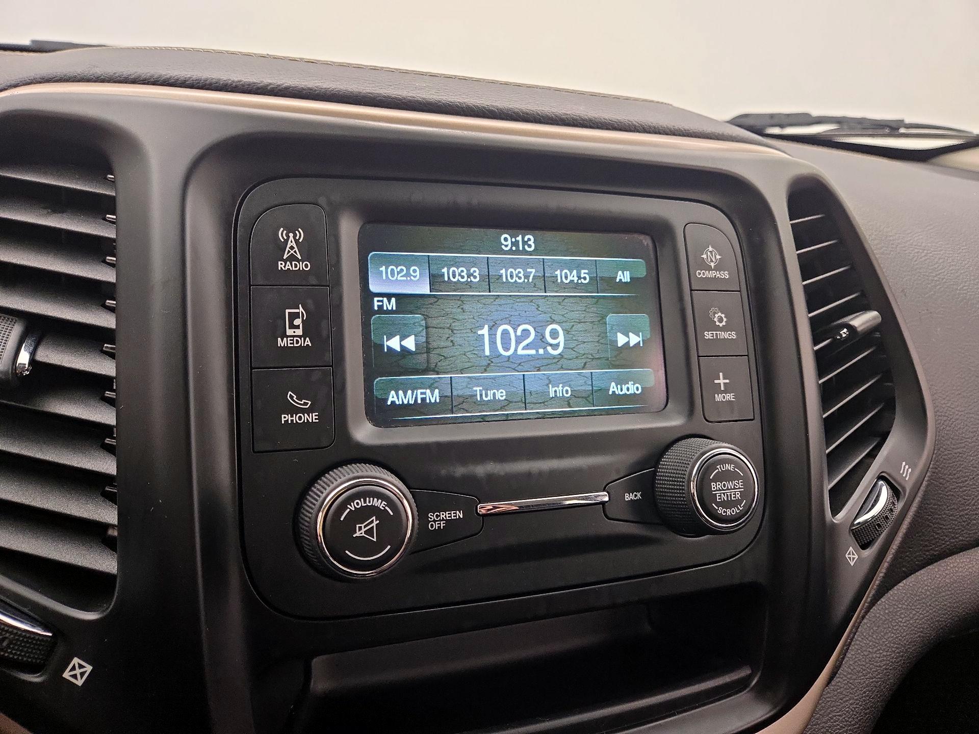 Thumbnail: 2015 Jeep Cherokee - 15