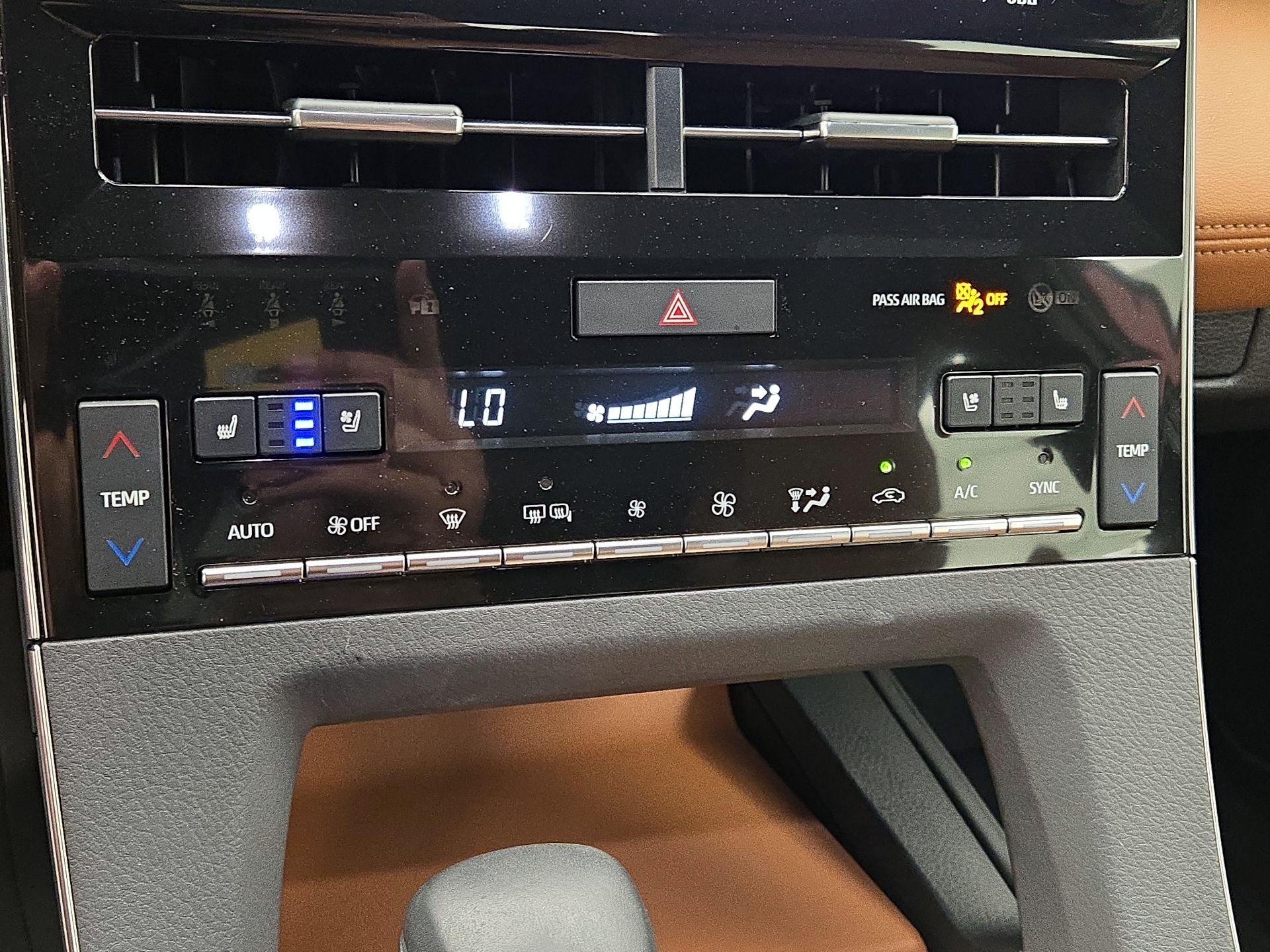 Thumbnail: 2021 Toyota Avalon - 17