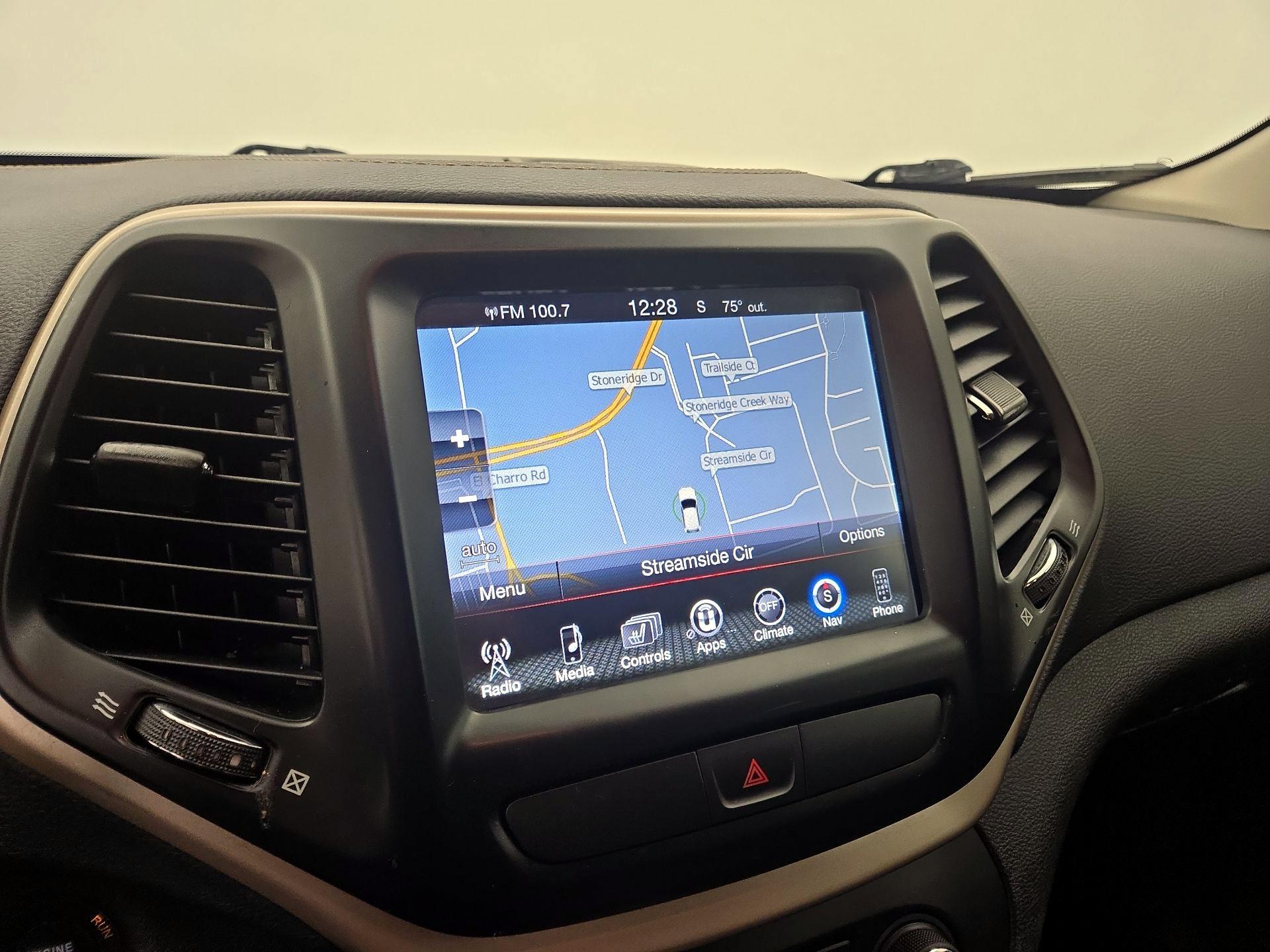 Thumbnail: 2017 Jeep Cherokee - 14