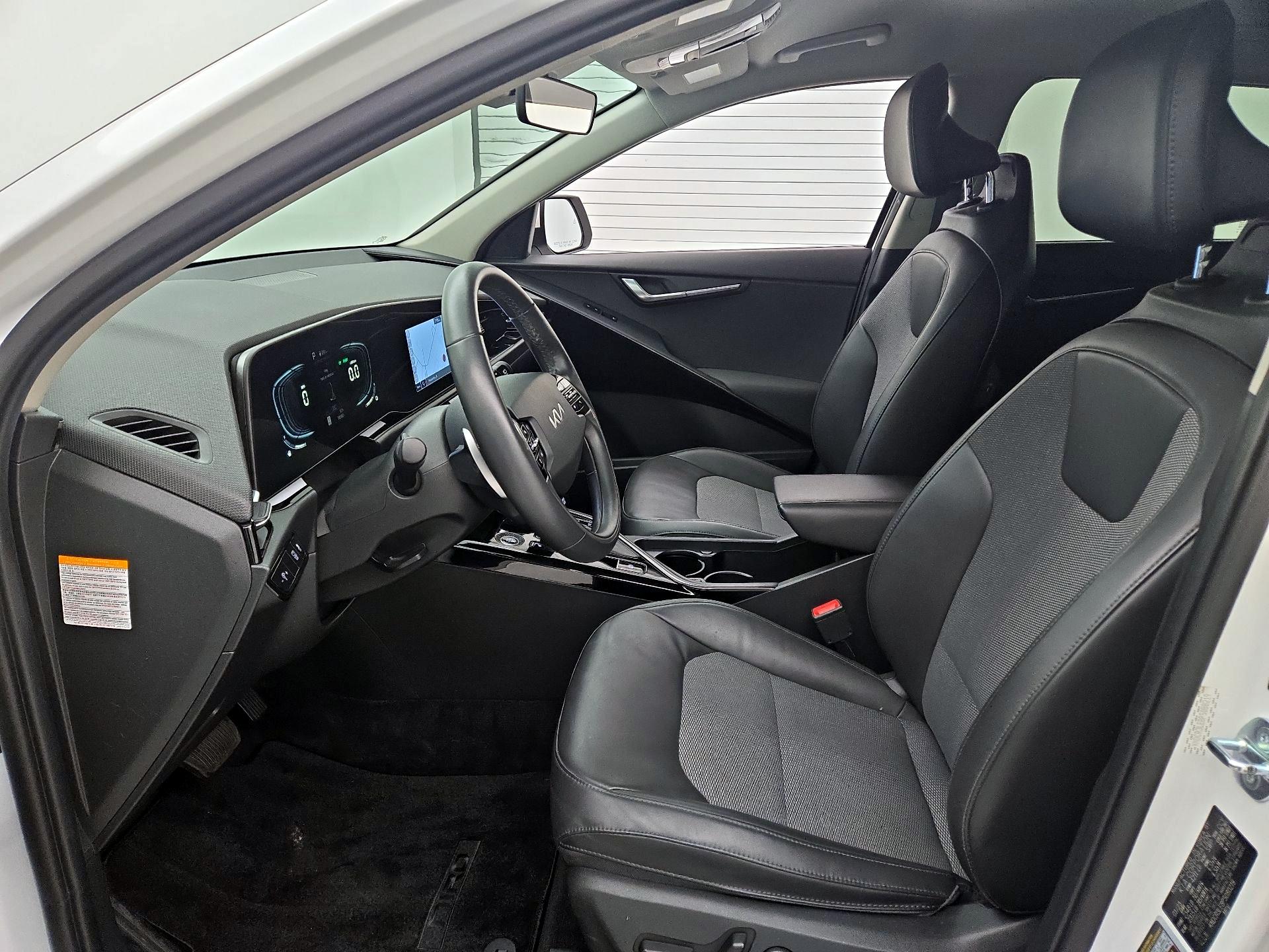 Thumbnail: 2023 Kia Niro - 11