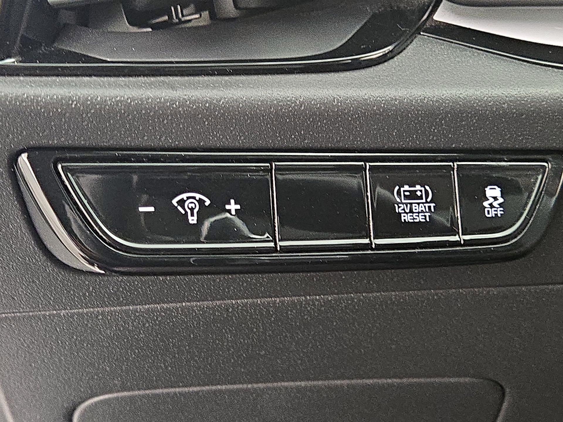 Thumbnail: 2023 Kia Niro - 13