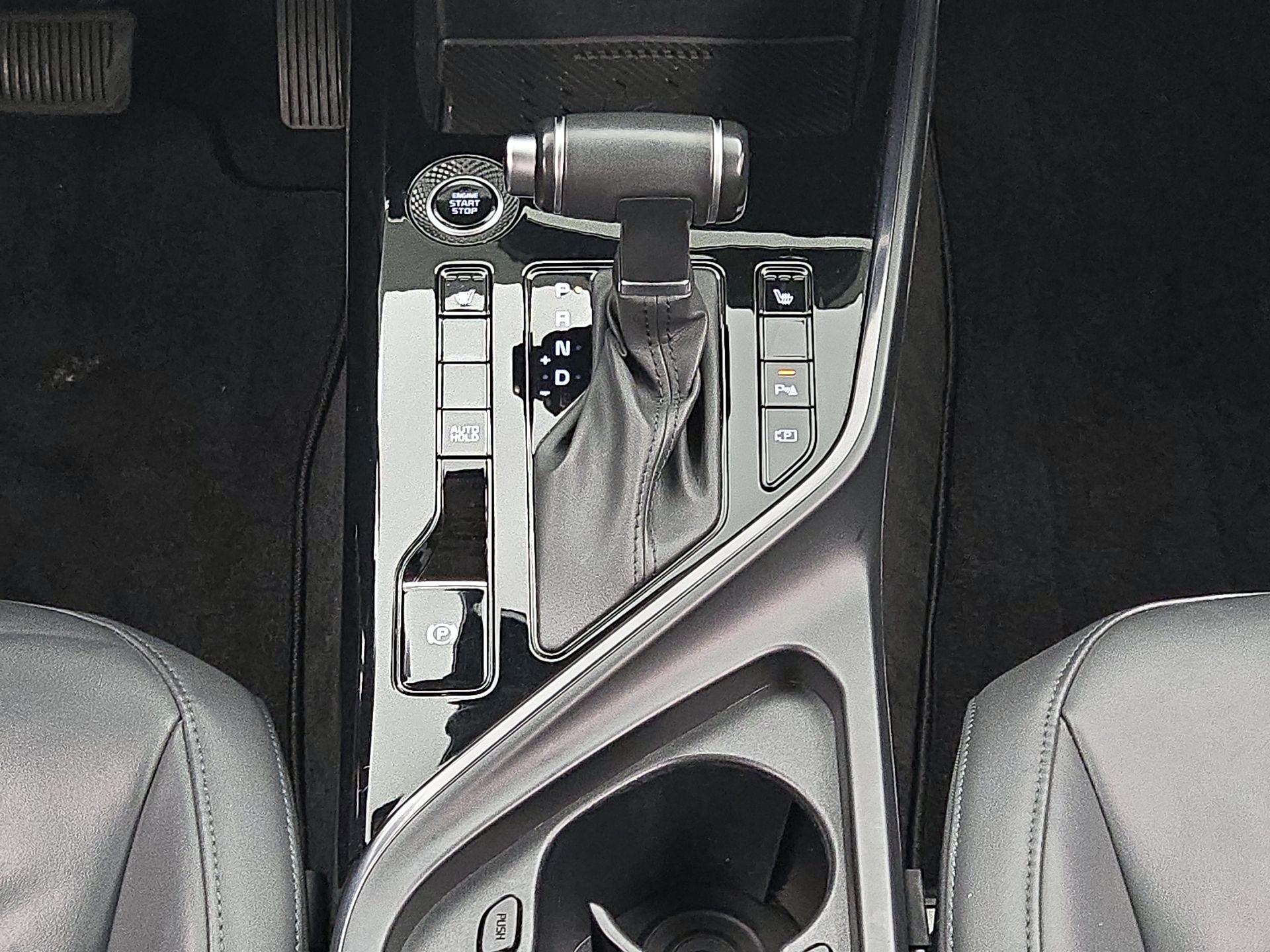 Thumbnail: 2023 Kia Niro - 18