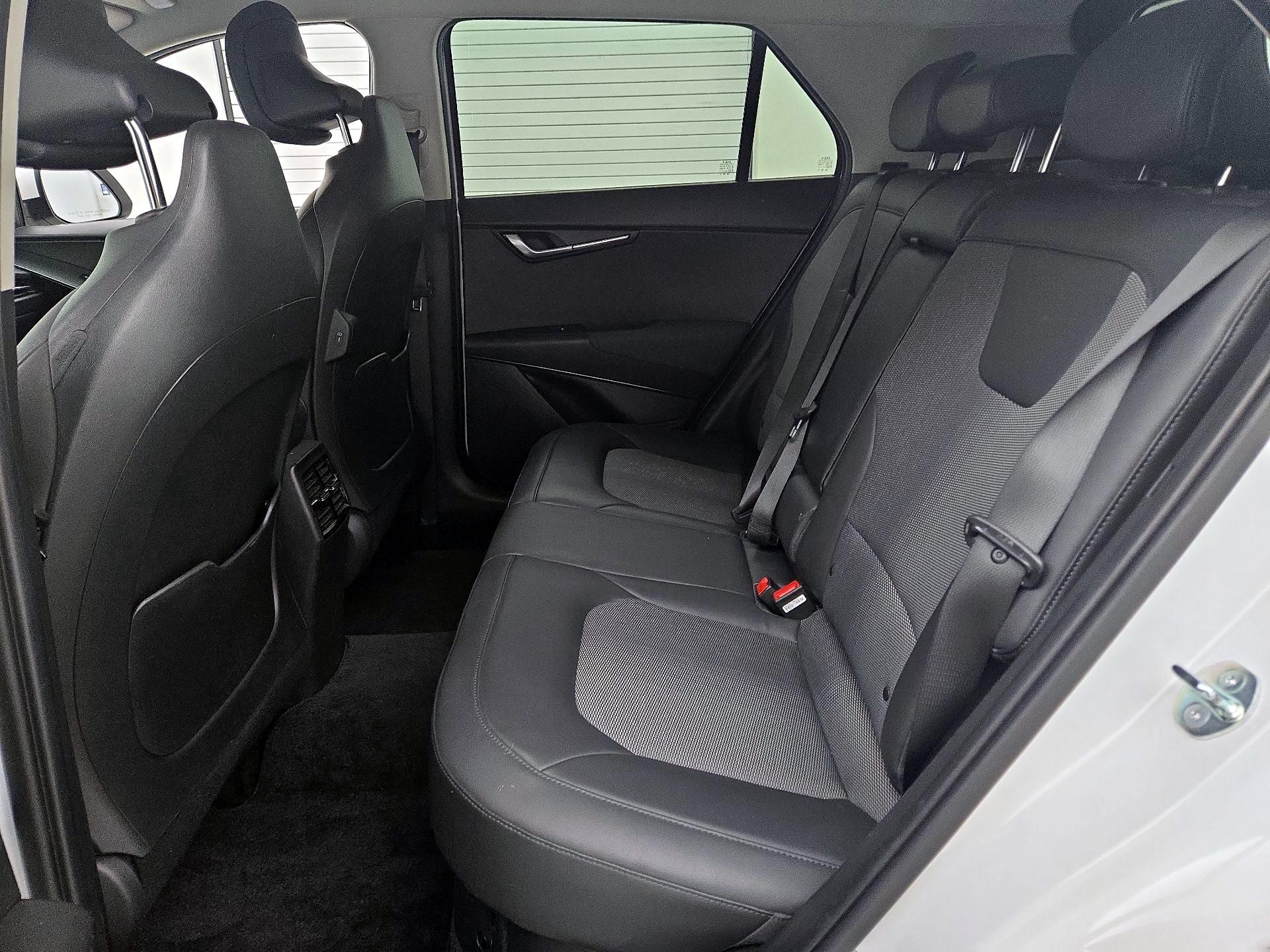 Thumbnail: 2023 Kia Niro - 20