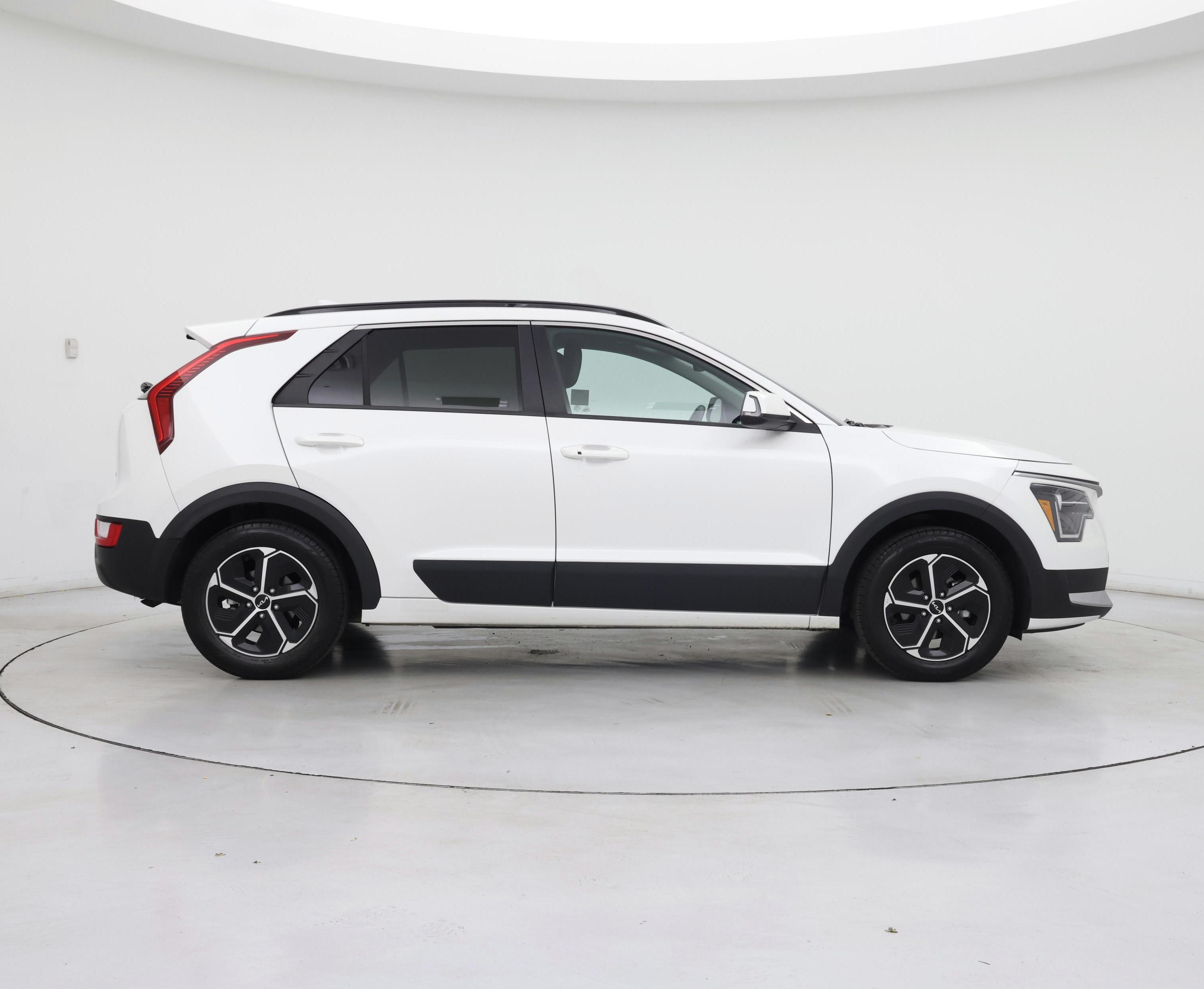 Thumbnail: 2023 Kia Niro - 7