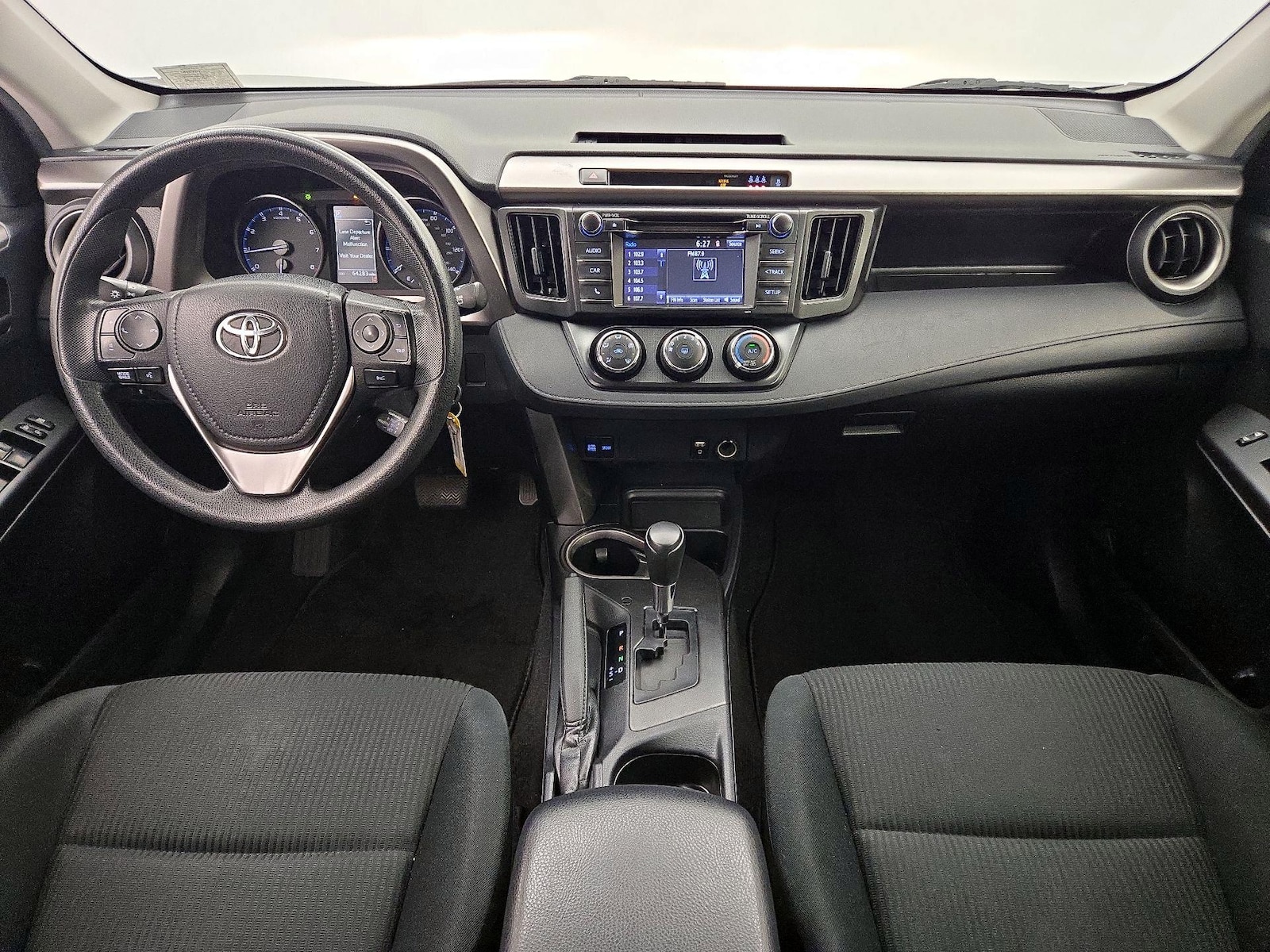 2018 Toyota RAV4 LE - Photo 10
