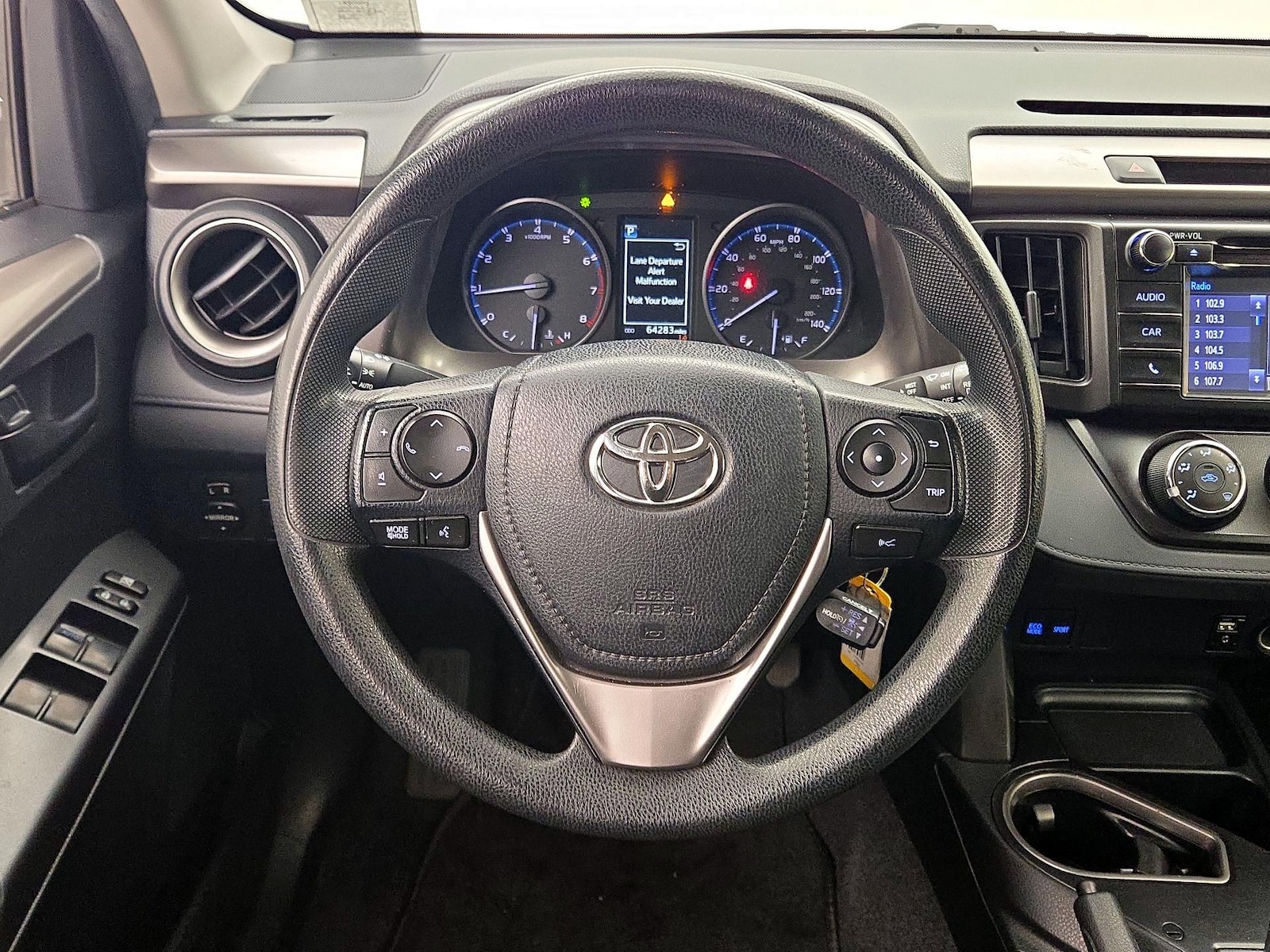 2018 Toyota RAV4 LE - Photo 11