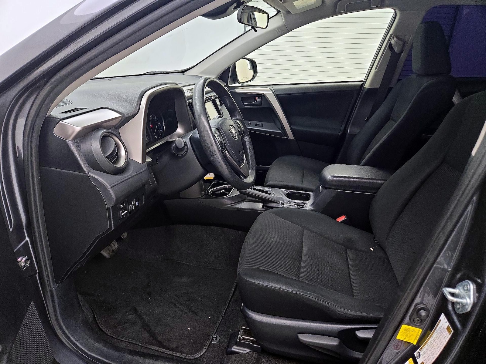 2018 Toyota RAV4 LE - Photo 12
