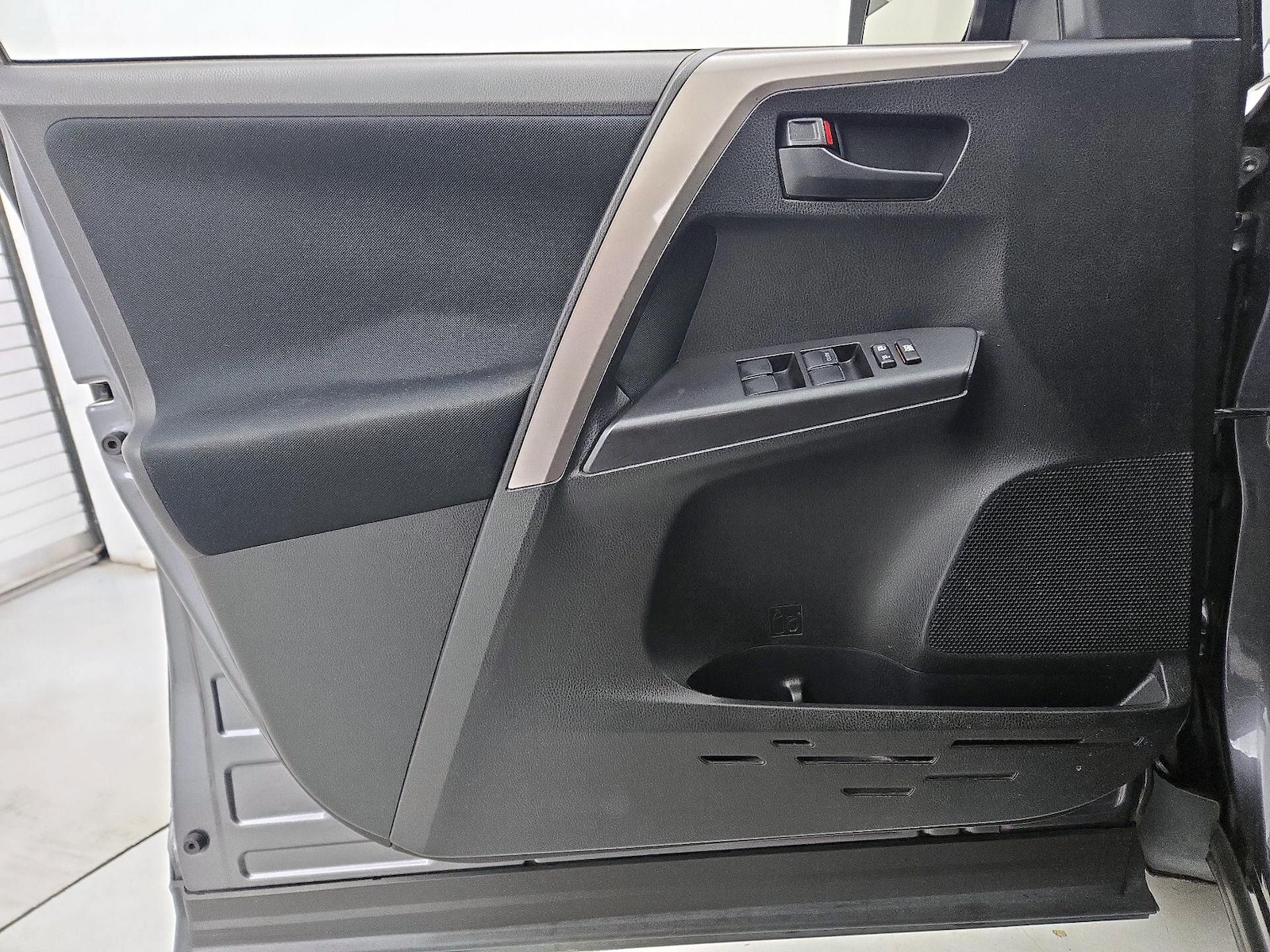 2018 Toyota RAV4 LE - Photo 13