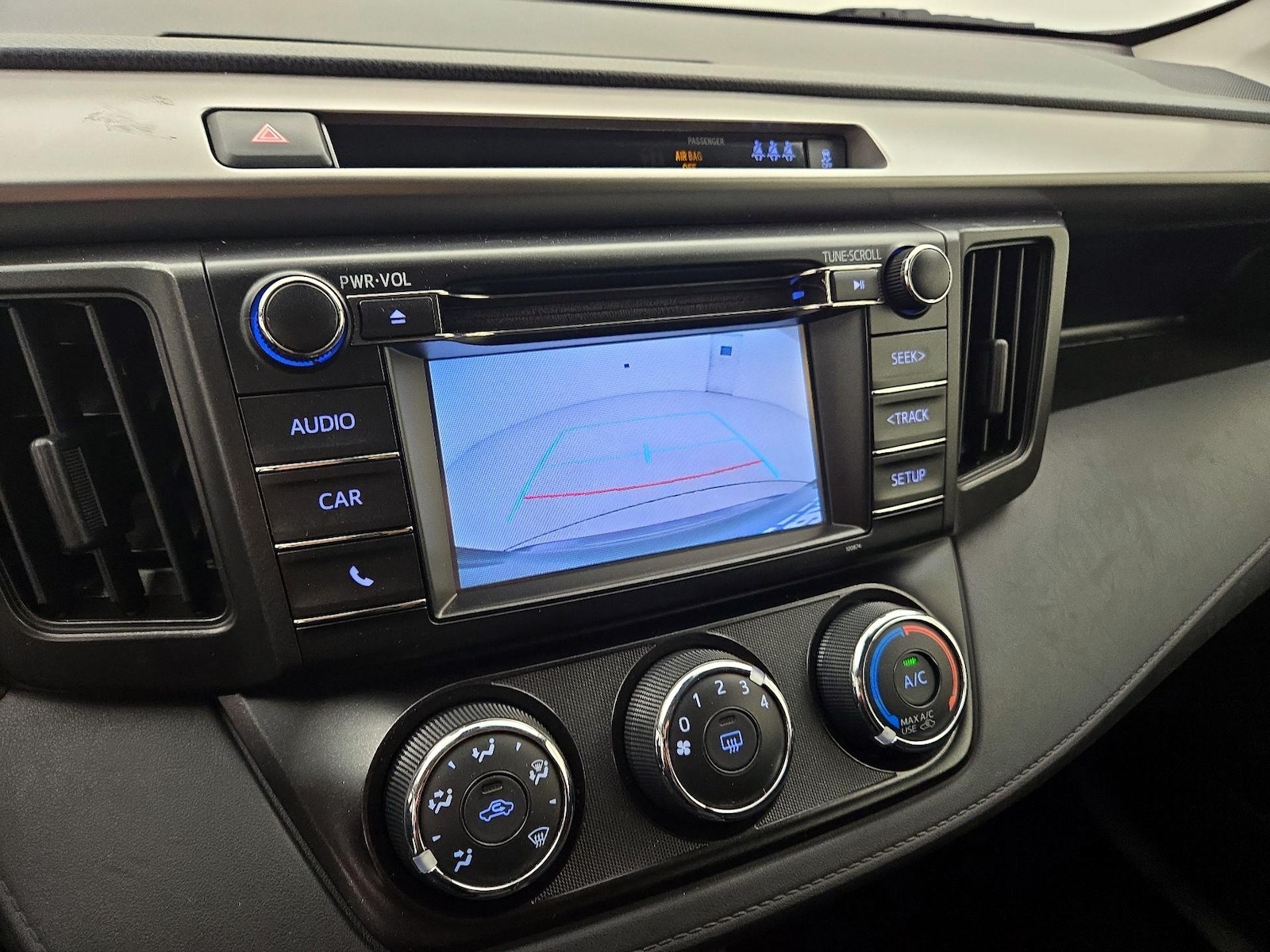 2018 Toyota RAV4 LE - Photo 15