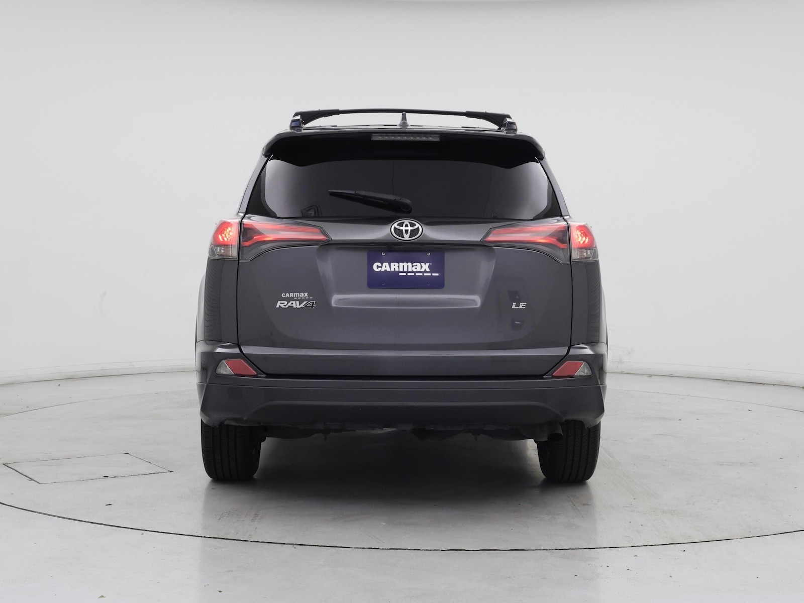2018 Toyota RAV4 LE - Photo 7