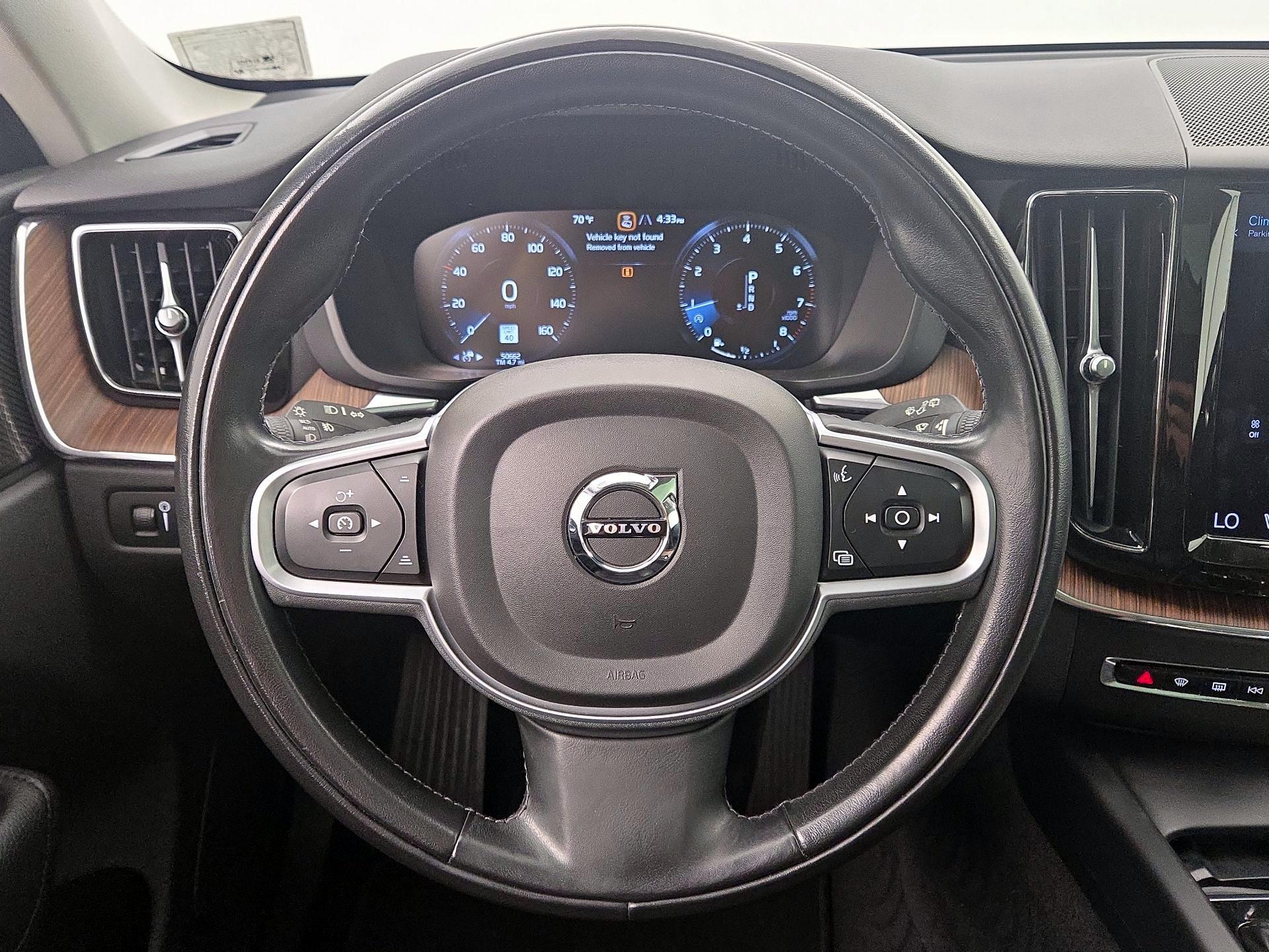 Thumbnail: 2021 Volvo XC60 - 10