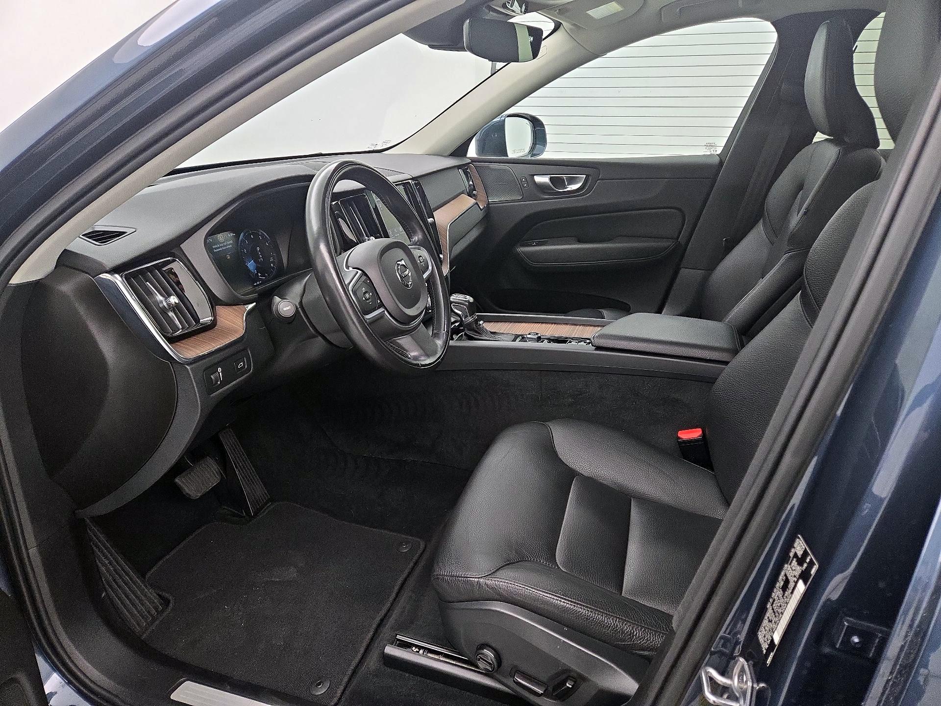 Thumbnail: 2021 Volvo XC60 - 11
