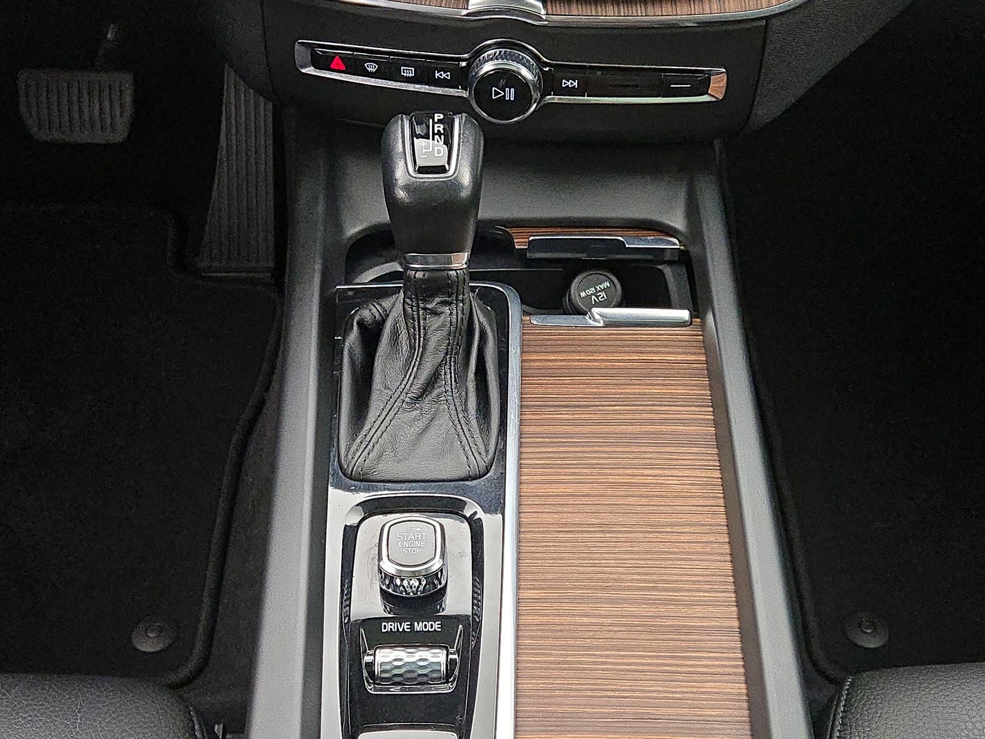 Thumbnail: 2021 Volvo XC60 - 16