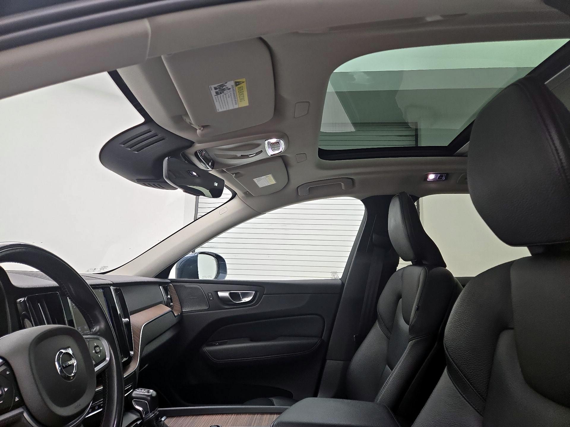 Thumbnail: 2021 Volvo XC60 - 17