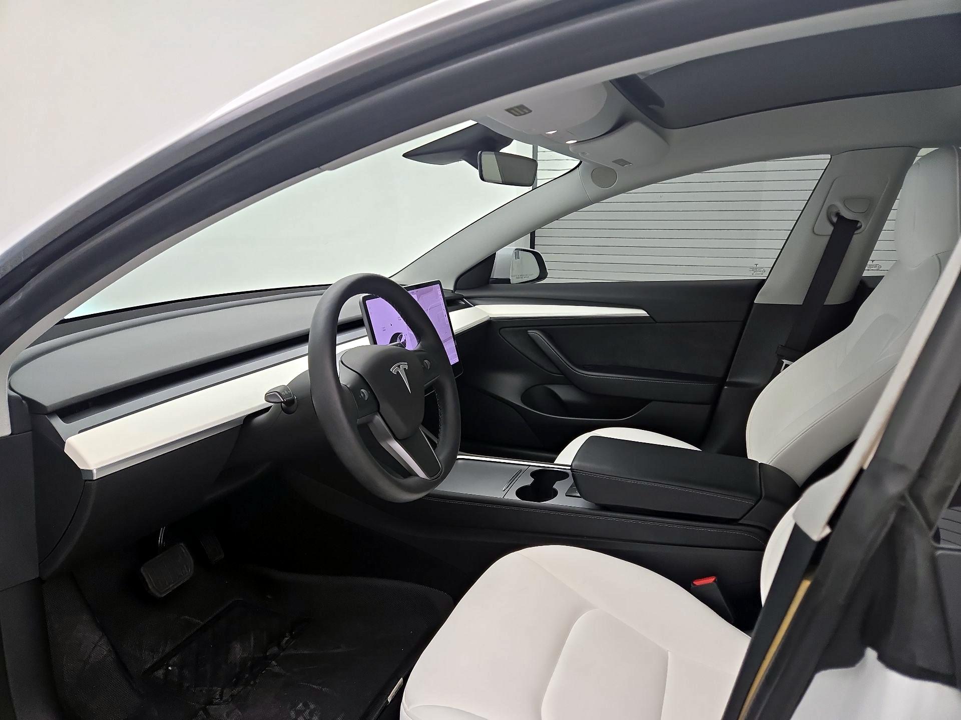 Thumbnail: 2022 Tesla Model 3 - 11