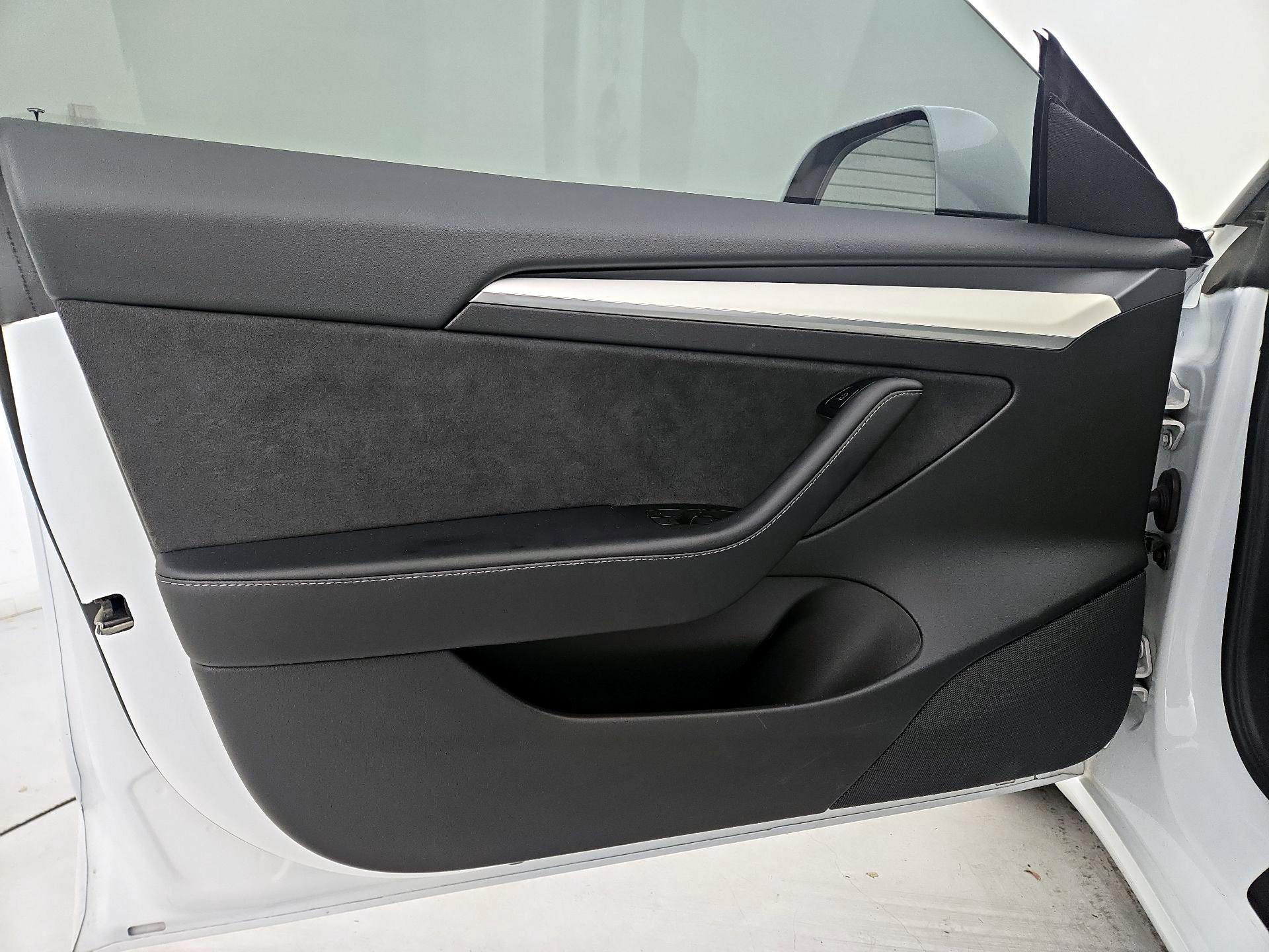 Thumbnail: 2022 Tesla Model 3 - 12