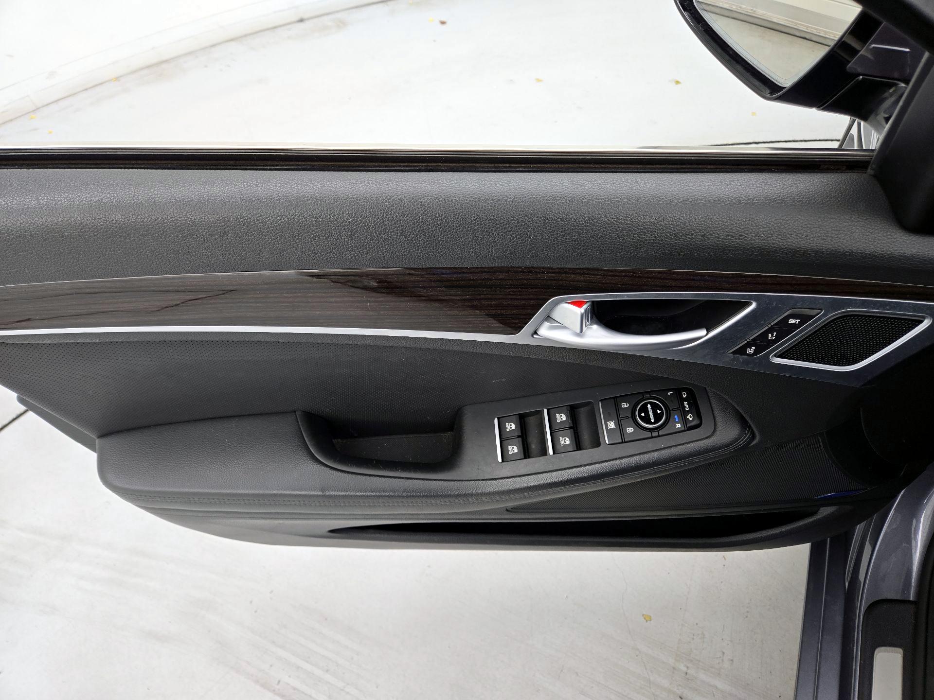 Thumbnail: 2016 Hyundai Genesis - 12