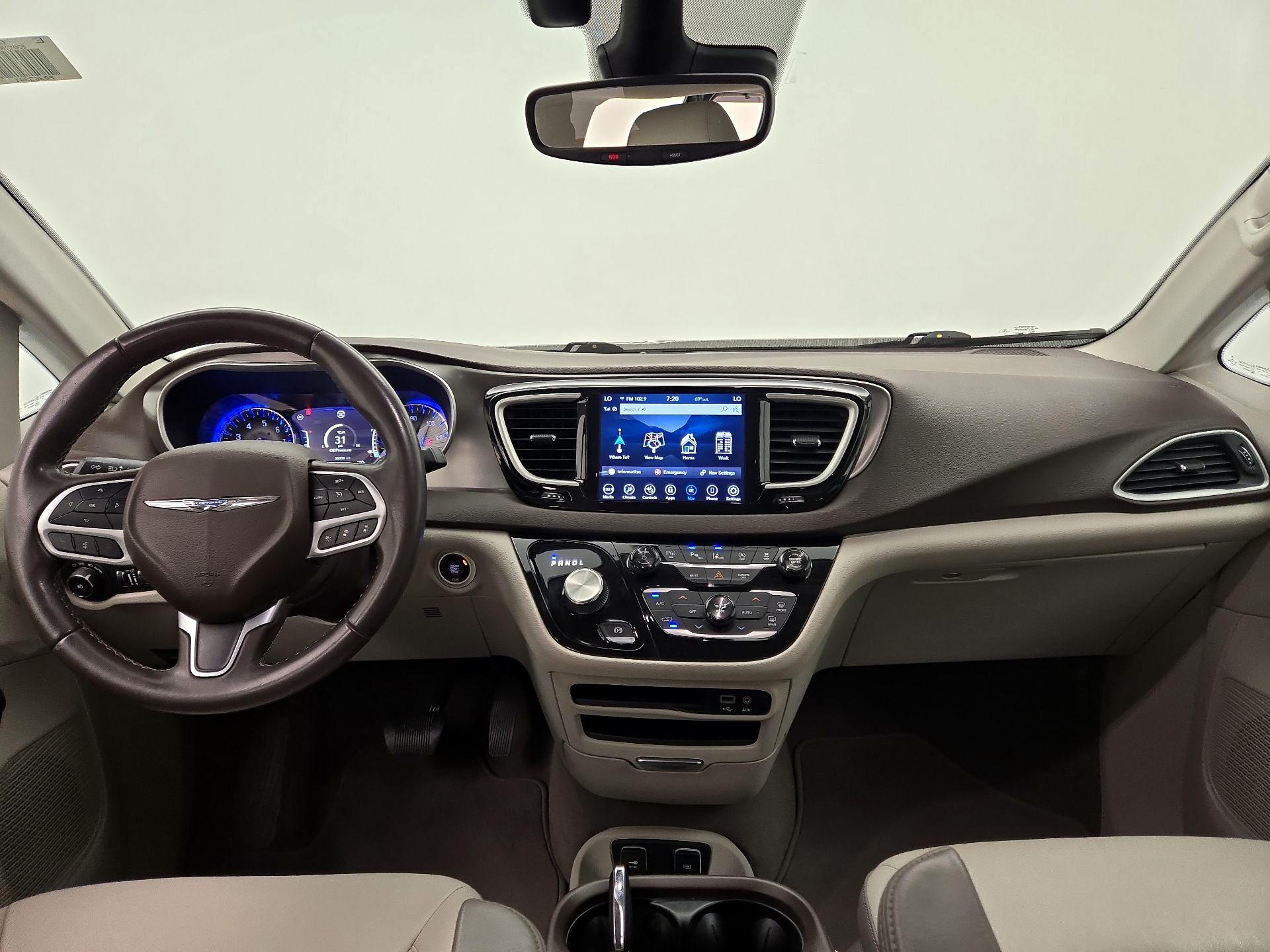 Thumbnail: 2018 Chrysler Pacifica - 9