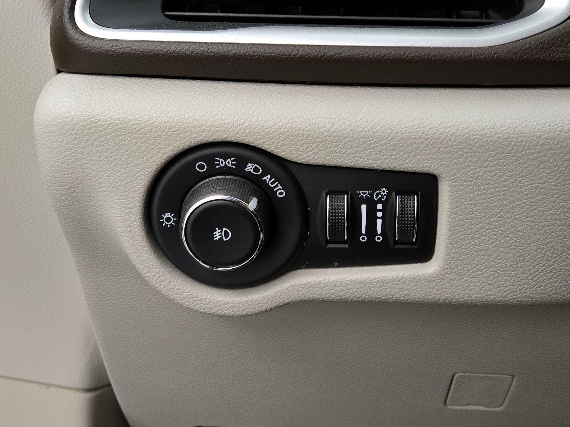 Thumbnail: 2018 Chrysler Pacifica - 13