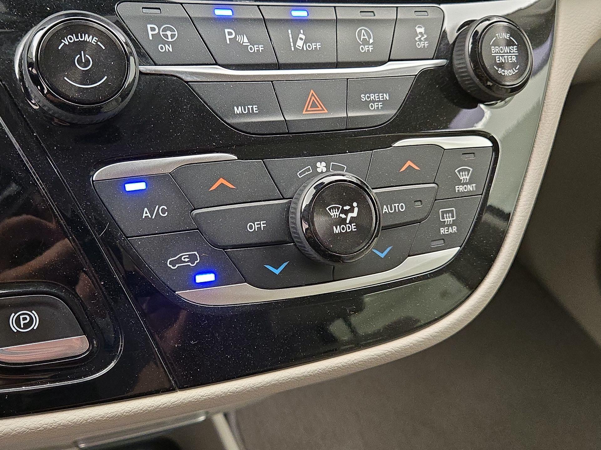 Thumbnail: 2018 Chrysler Pacifica - 17