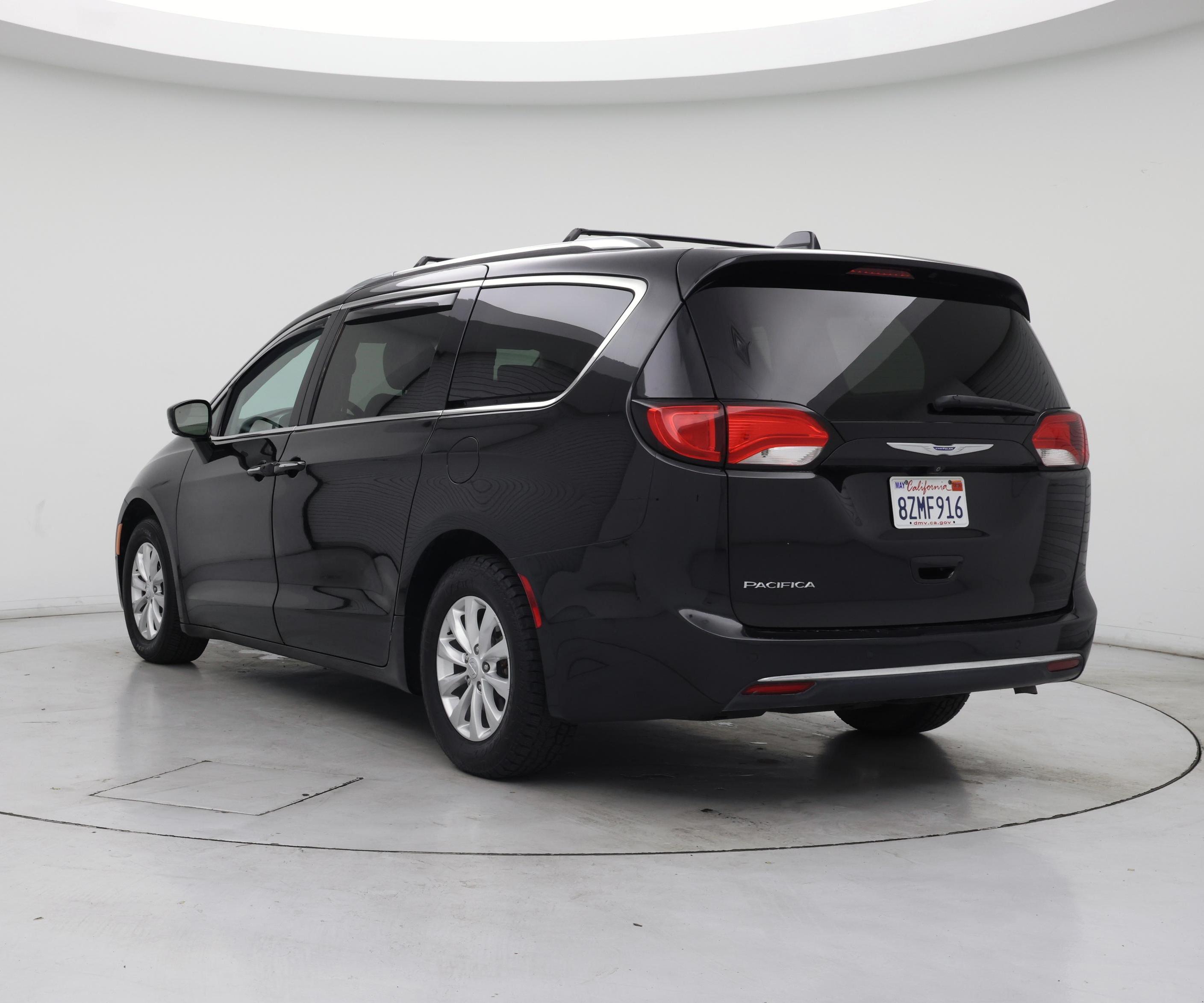 Thumbnail: 2018 Chrysler Pacifica - 2