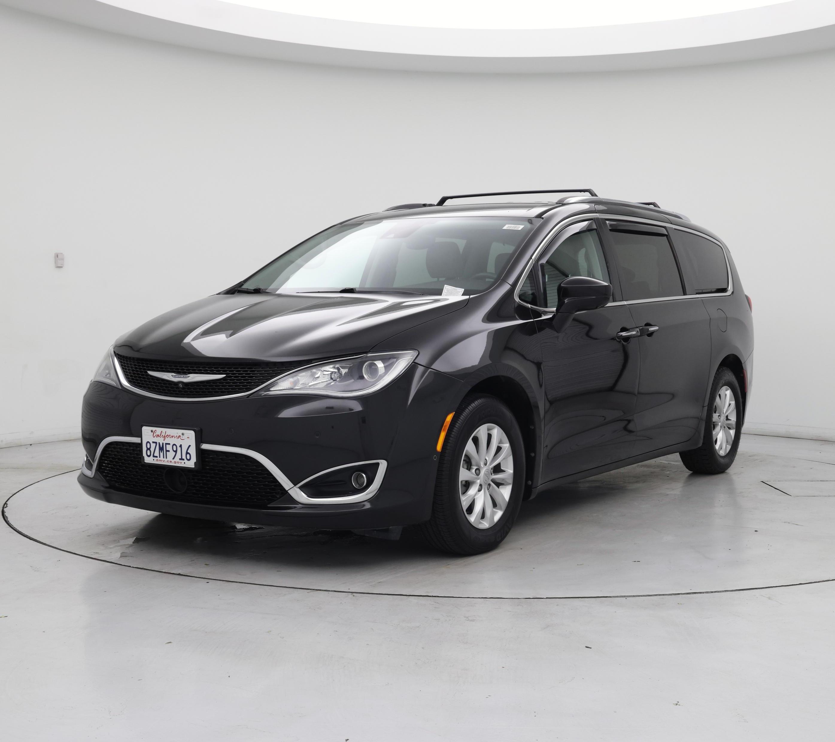 Thumbnail: 2018 Chrysler Pacifica - 4