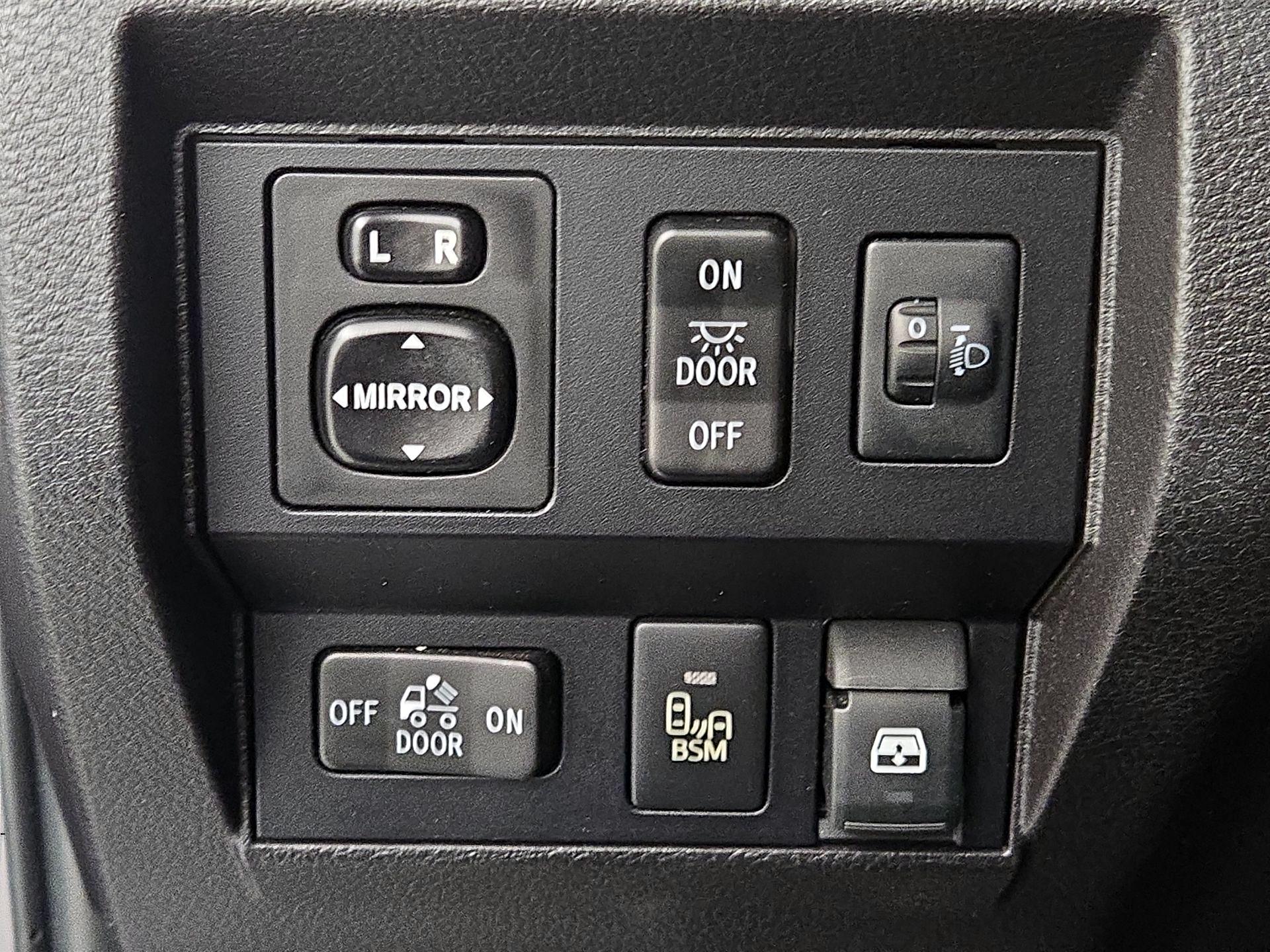 Thumbnail: 2015 Toyota Tundra - 13