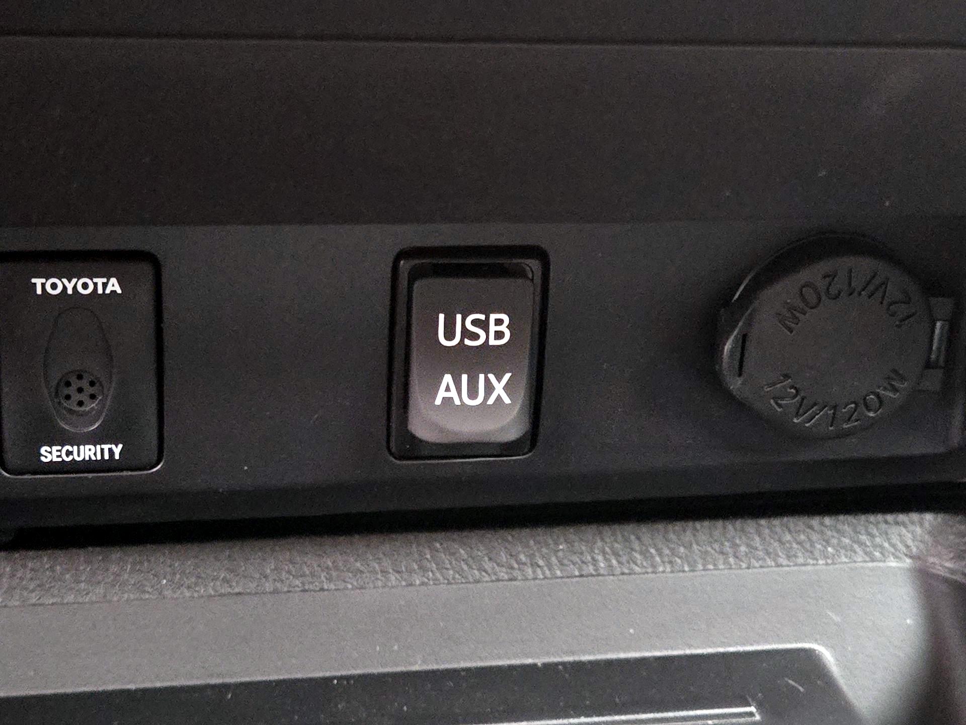 Thumbnail: 2015 Toyota Tundra - 19