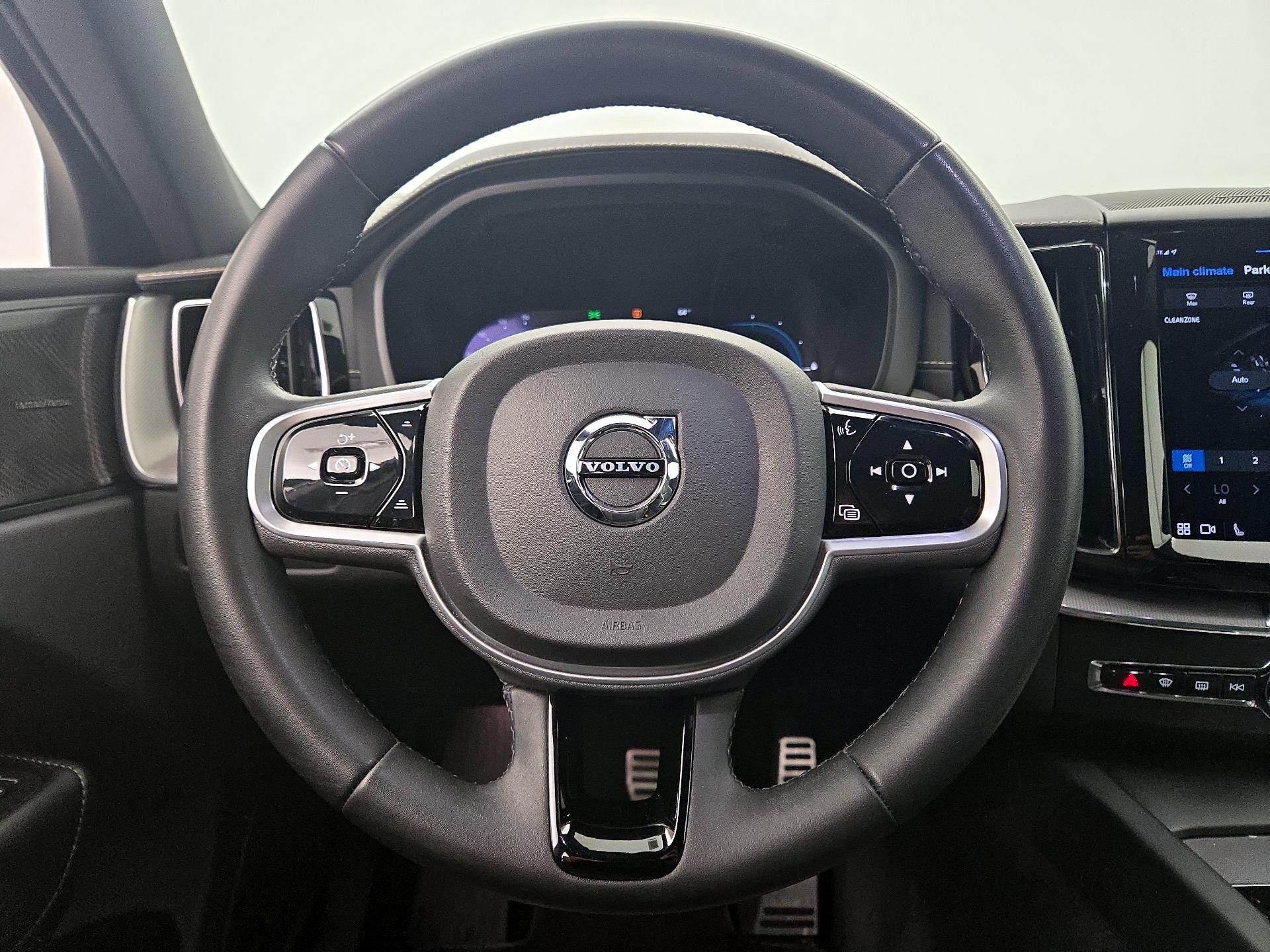 Thumbnail: 2022 Volvo XC60 - 10