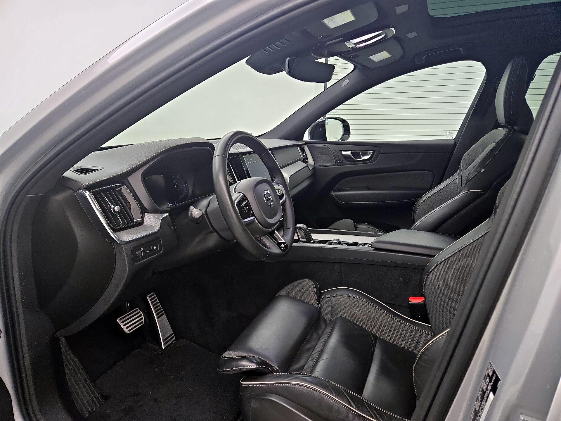 Thumbnail: 2022 Volvo XC60 - 11