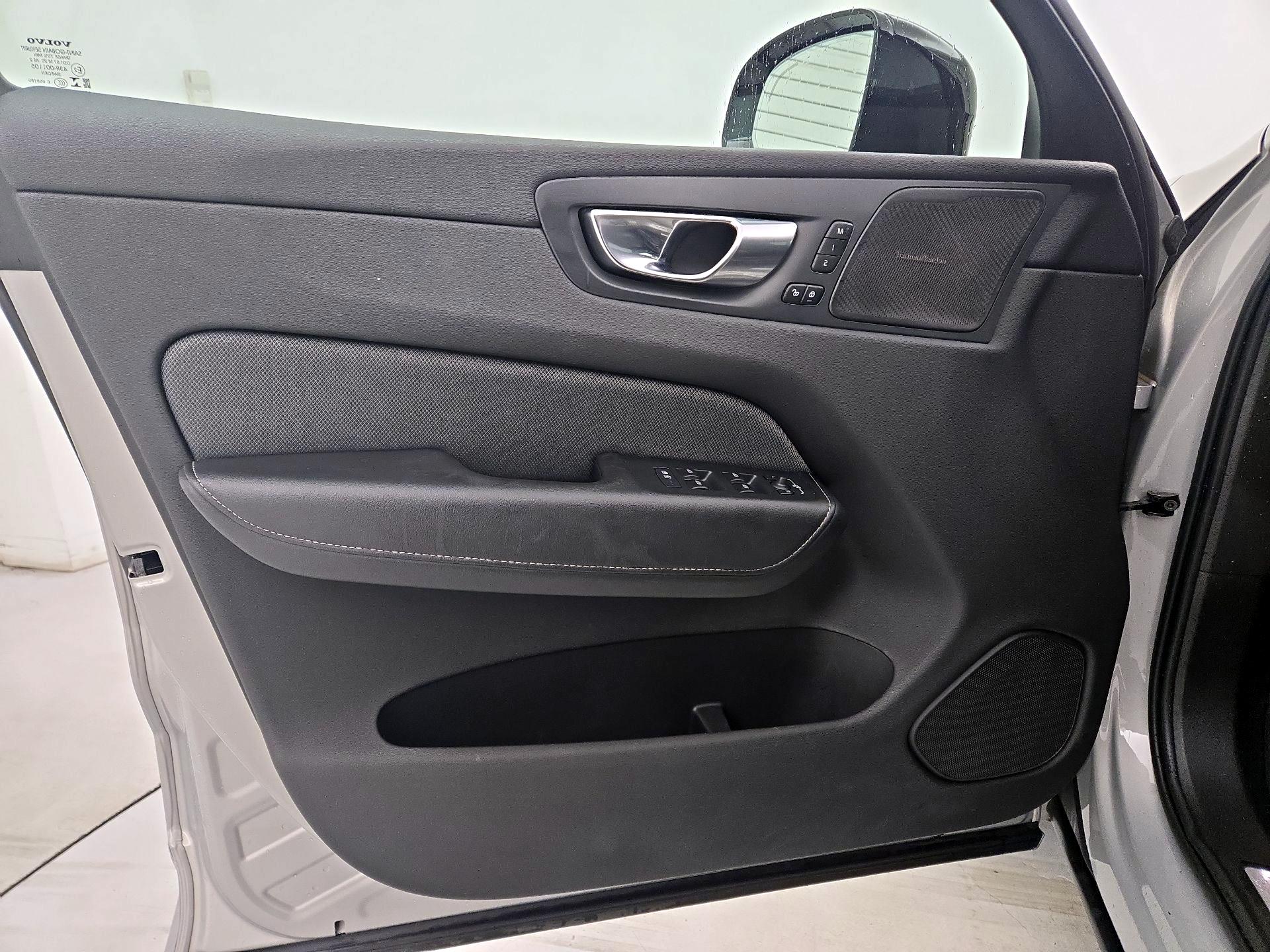 Thumbnail: 2022 Volvo XC60 - 12