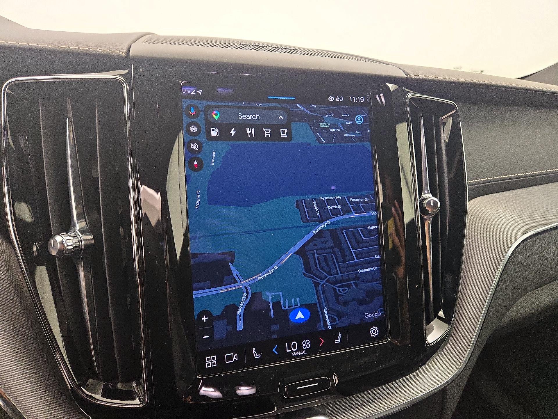 Thumbnail: 2022 Volvo XC60 - 14