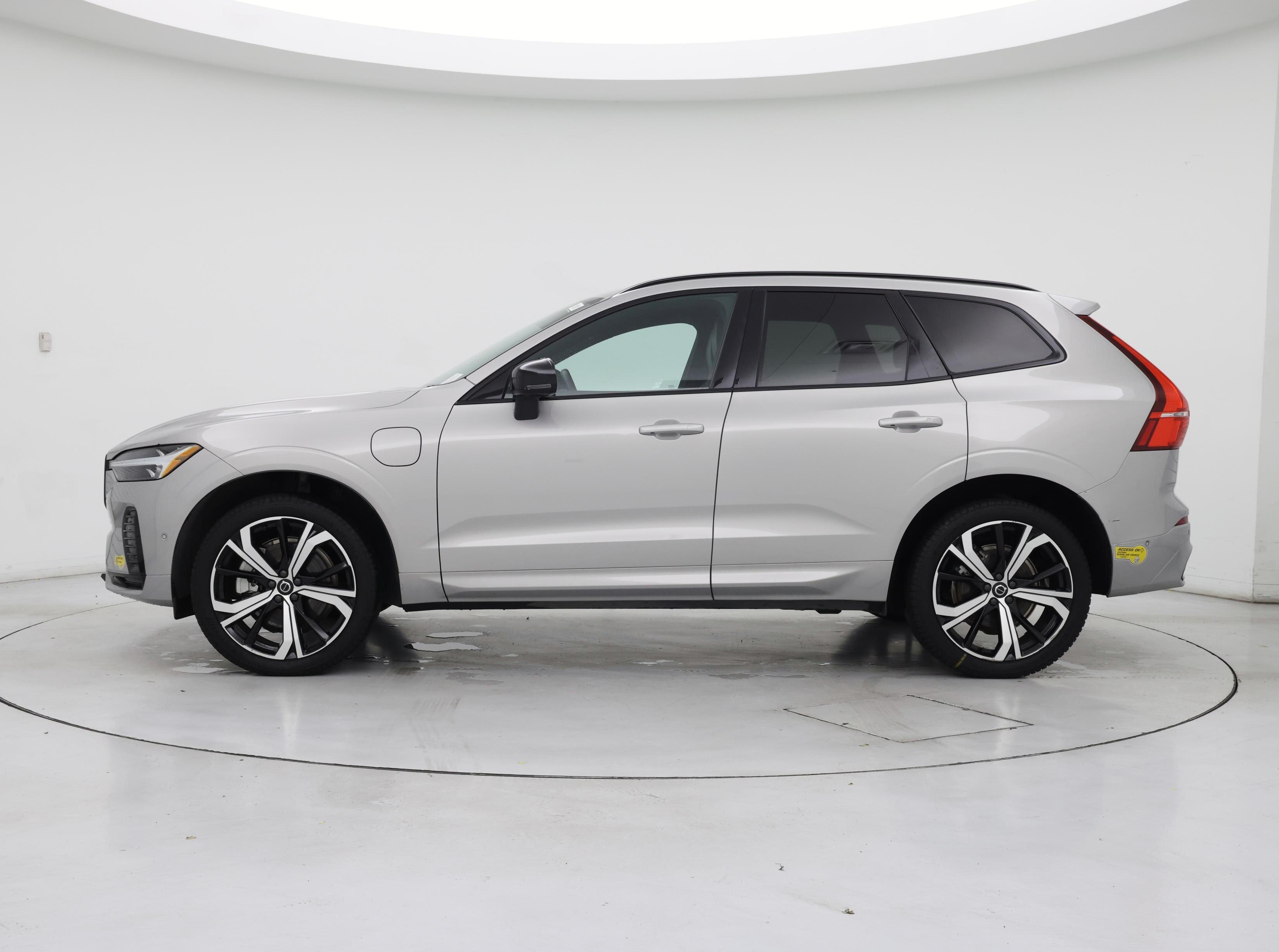 Thumbnail: 2022 Volvo XC60 - 3