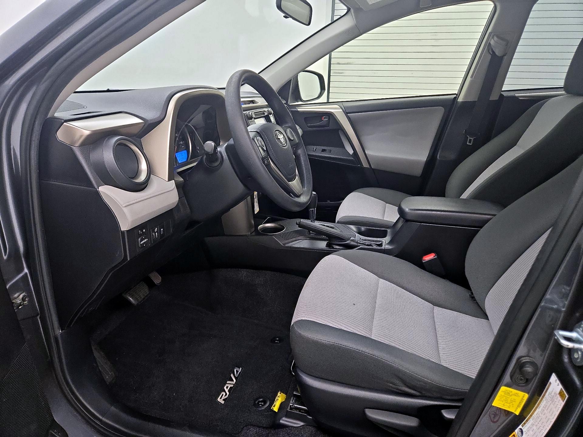 Thumbnail: 2015 Toyota RAV4 - 11