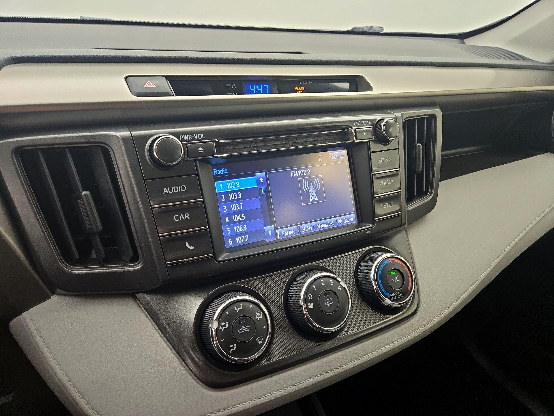 Thumbnail: 2015 Toyota RAV4 - 15