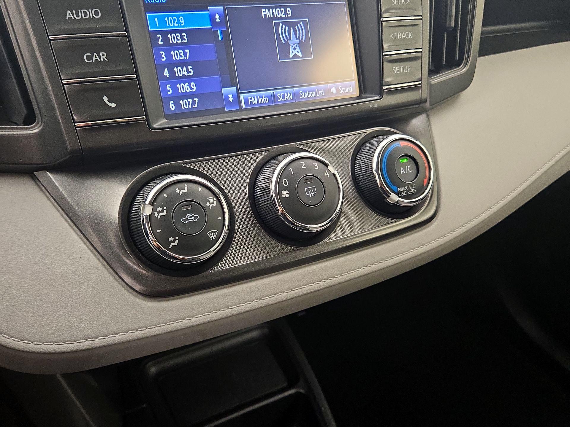 Thumbnail: 2015 Toyota RAV4 - 16