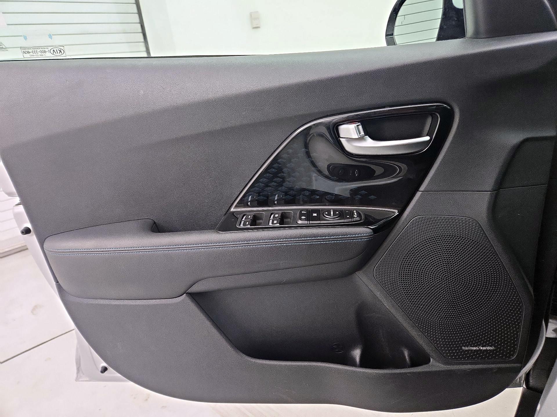 Thumbnail: 2020 Kia Niro - 12