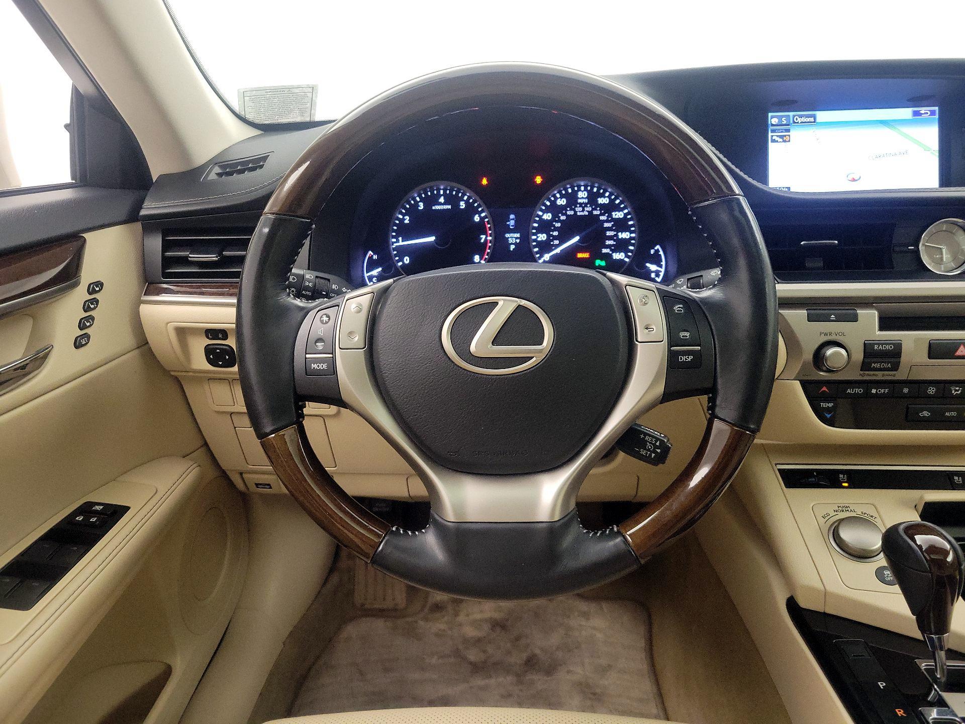 Thumbnail: 2015 Lexus ES - 10
