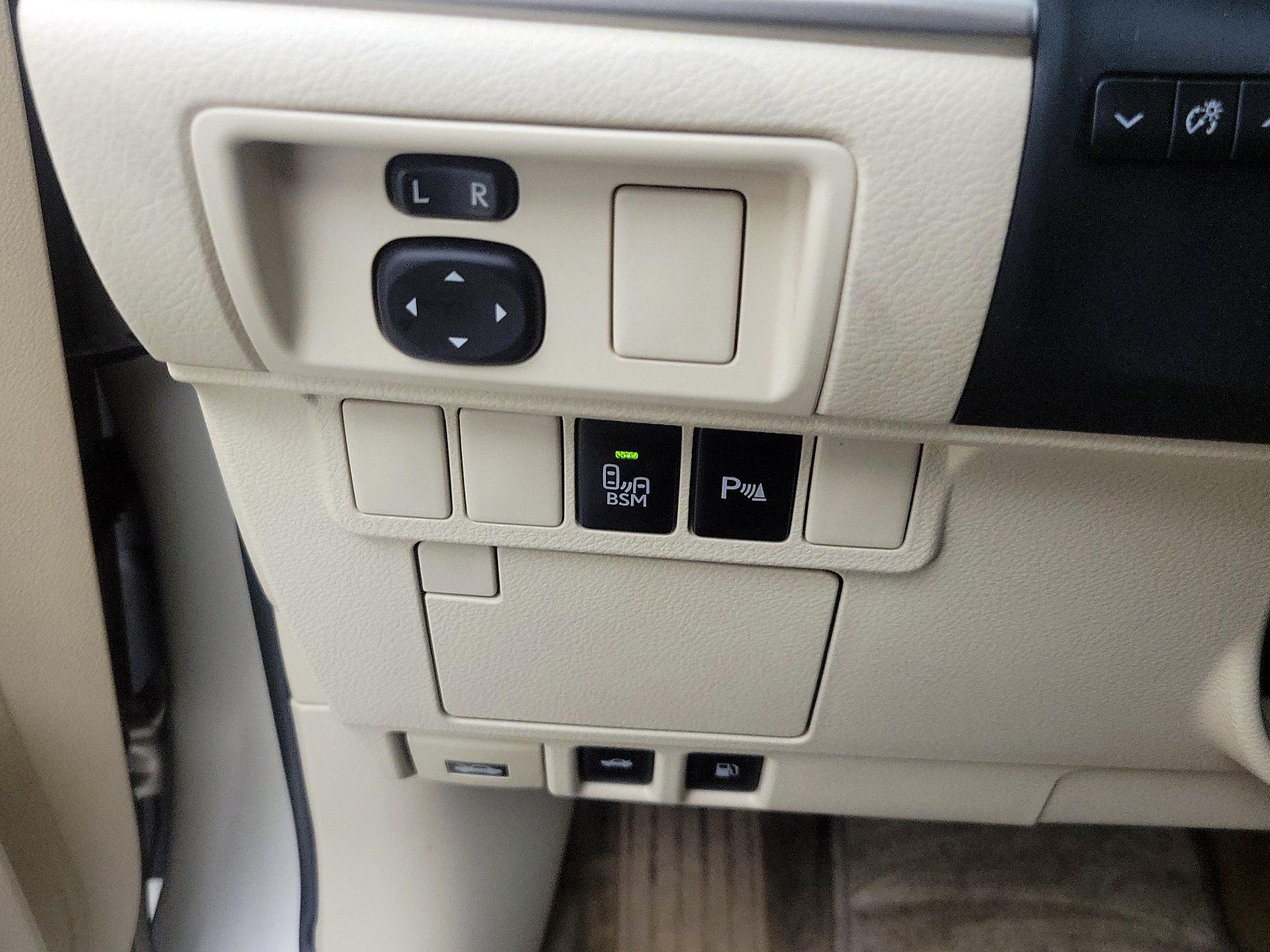 Thumbnail: 2015 Lexus ES - 13