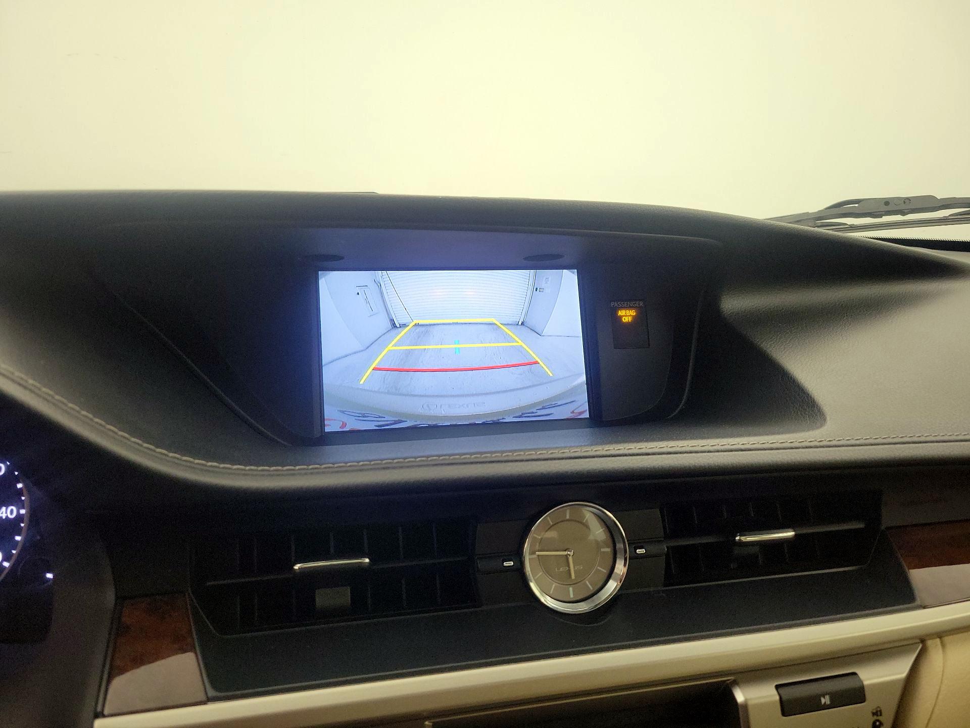 Thumbnail: 2015 Lexus ES - 15