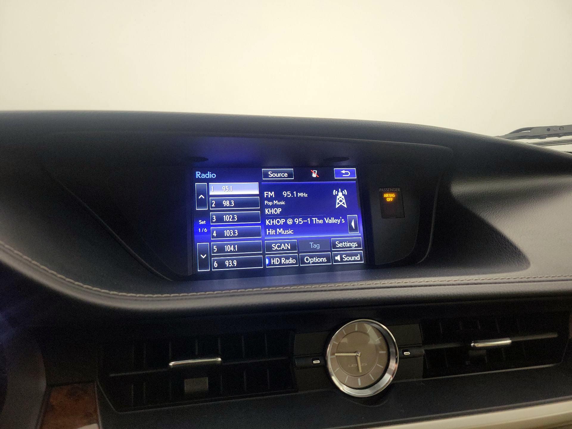 Thumbnail: 2015 Lexus ES - 16