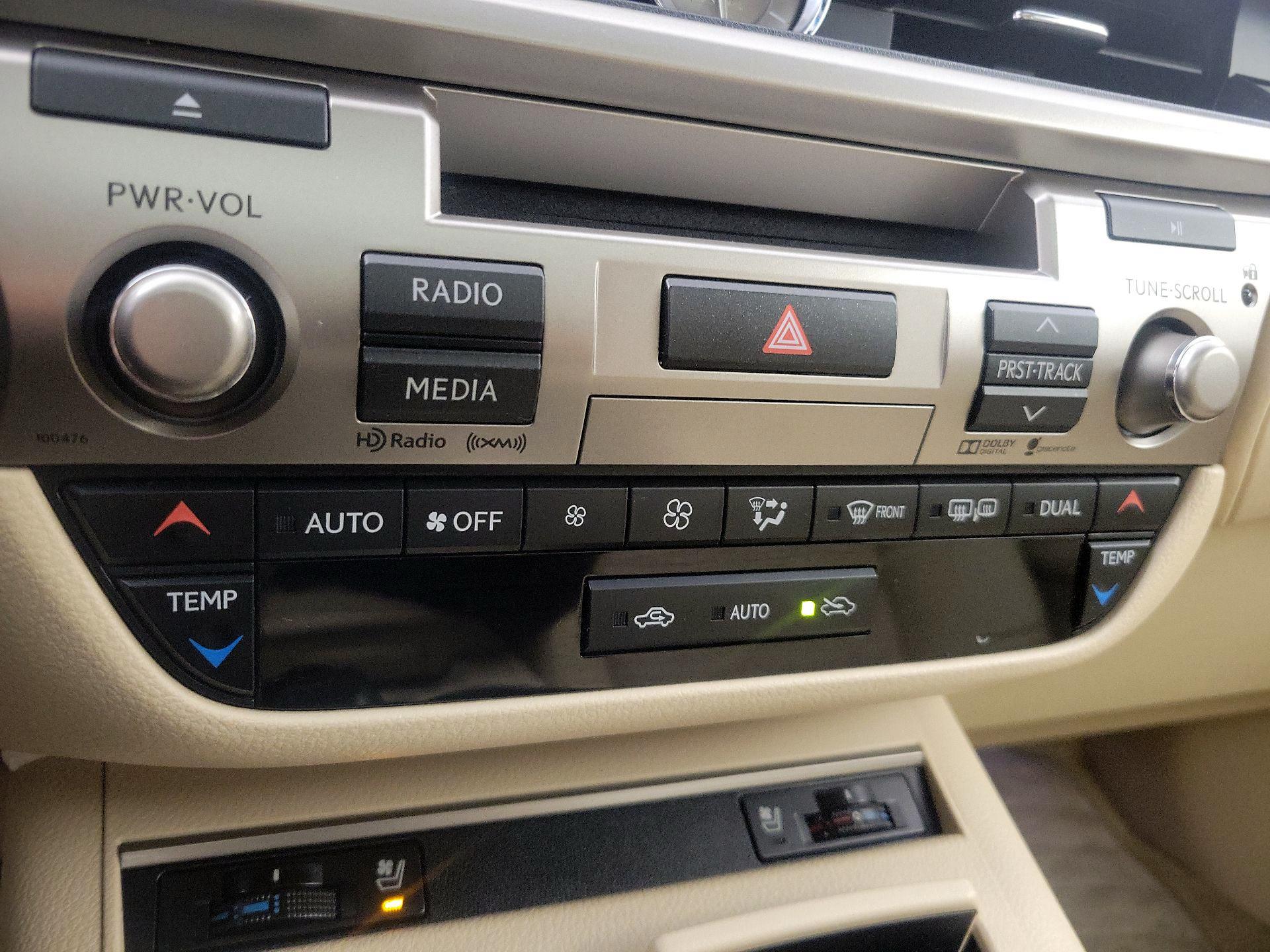 Thumbnail: 2015 Lexus ES - 17