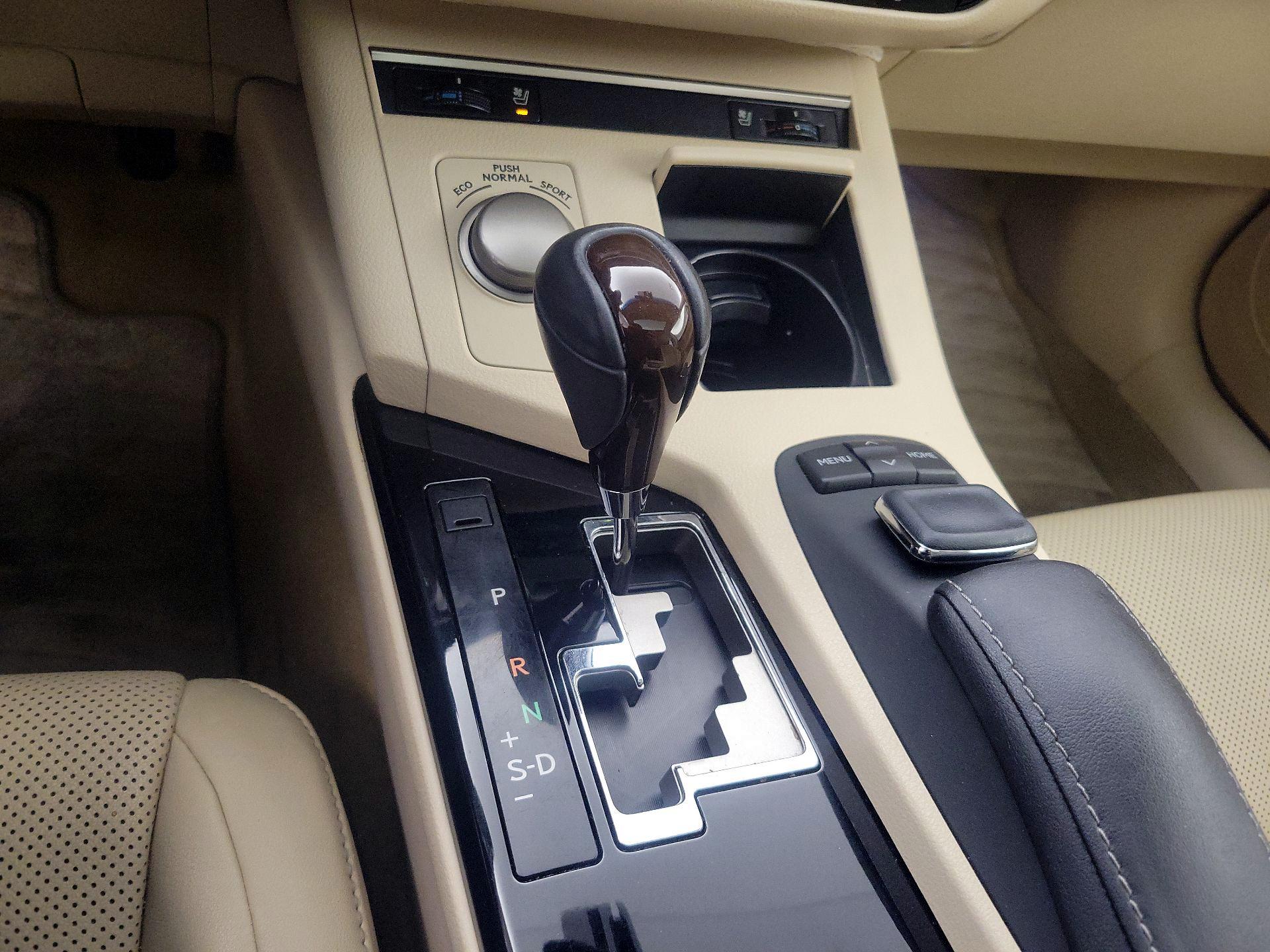 Thumbnail: 2015 Lexus ES - 18