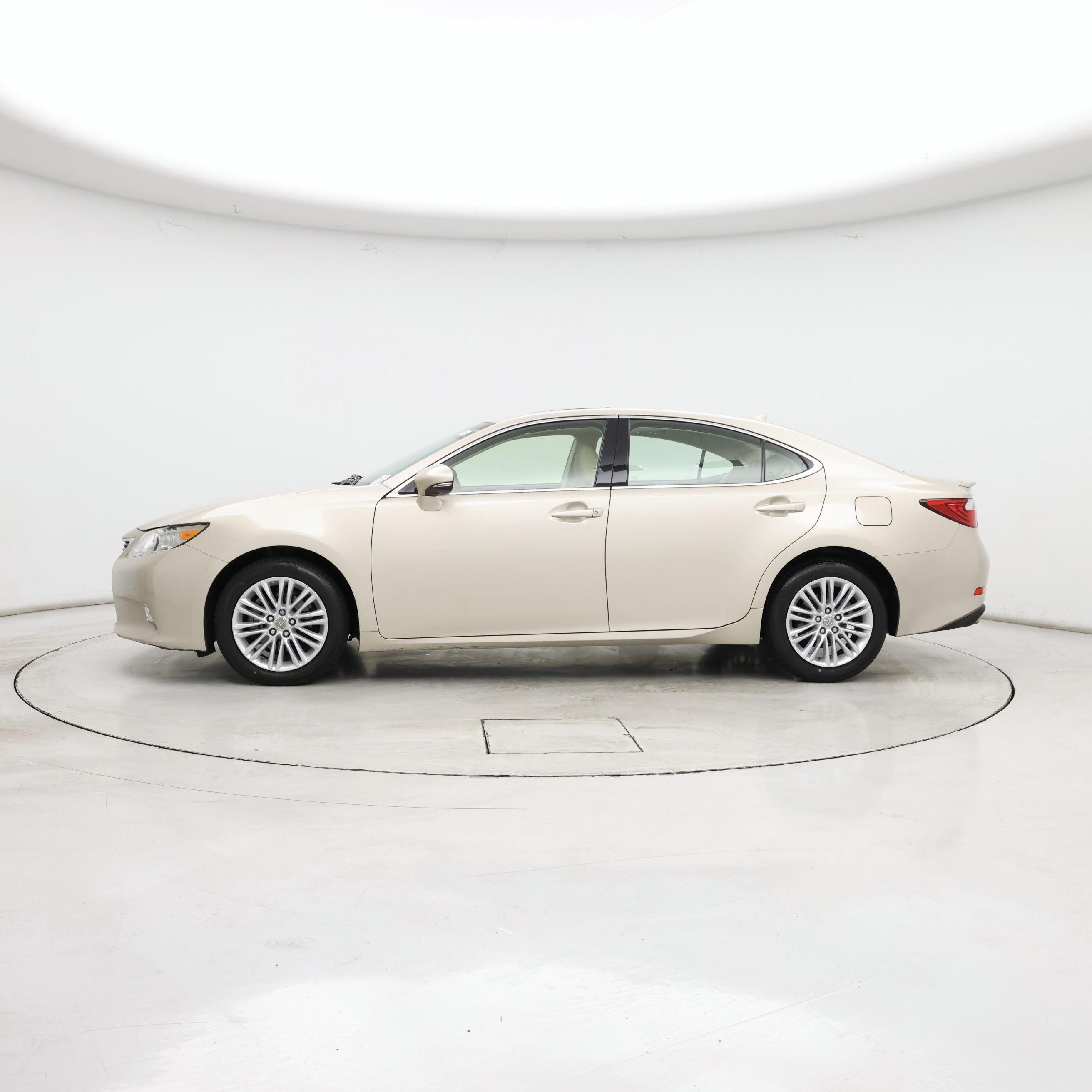 Thumbnail: 2015 Lexus ES - 3